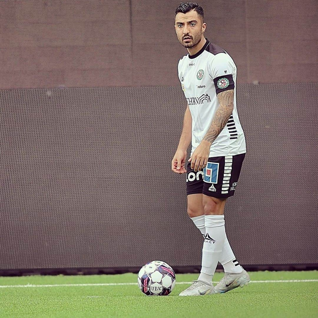 イロアン・ハマドのインスタグラム：「Jag vill tacka @oskfotboll och alla supportrar för denna tid 🖤🤍」