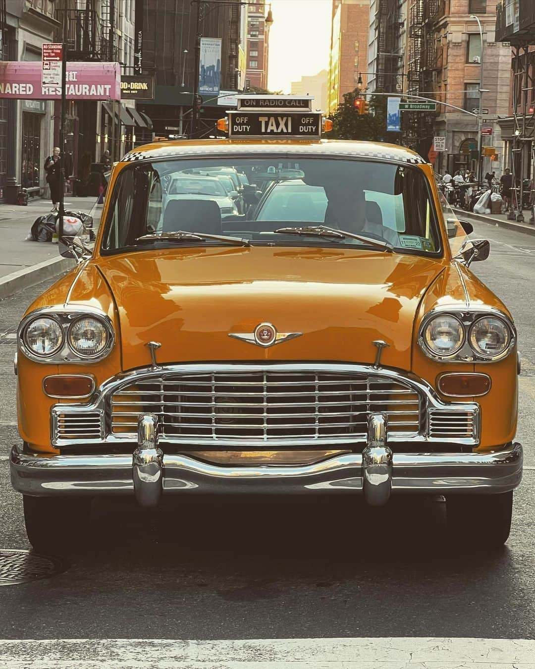 New Yorkさんのインスタグラム写真 - (New YorkInstagram)「The iconic yellow  New York 🚖 cab.  See ya later, Taxi….」11月18日 1時01分 - newyork