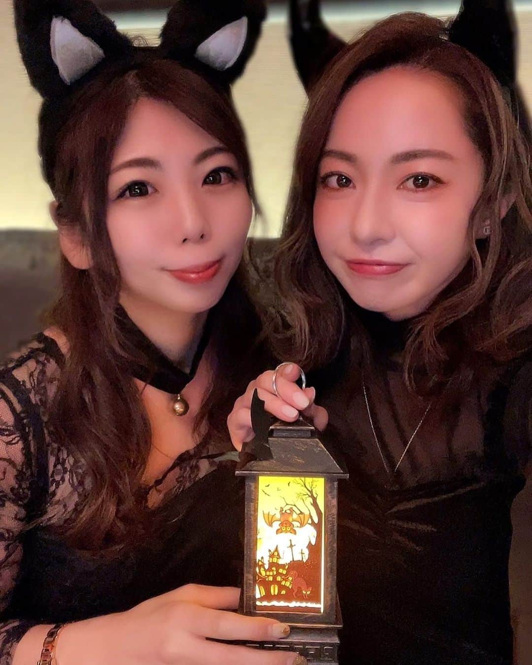 安藤ユキのインスタグラム：「毎年ハロウィンのコスプレしないし その時期は出勤しない私が！！ 今年はハロウィンしました🎃笑  お客様から誉めてもらえて 楽しく過ごせた日でした👻  club L’Etoile ⭐️ 札幌市中央区南5西3丁目美松ビル5F  #レトワール　#シンセイグループ#葵ゆき #札幌#すすきの#北海道#ニュークラブ#ニュークラ嬢#すすきのニュークラ#ラウンジ　#ラウンジ嬢#キャバクラ#キャバ嬢#ホステス#ヘアアレンジ#キャバキャバ#飲み屋 #ポケパラ #ナイツ #札幌観光  #follow」