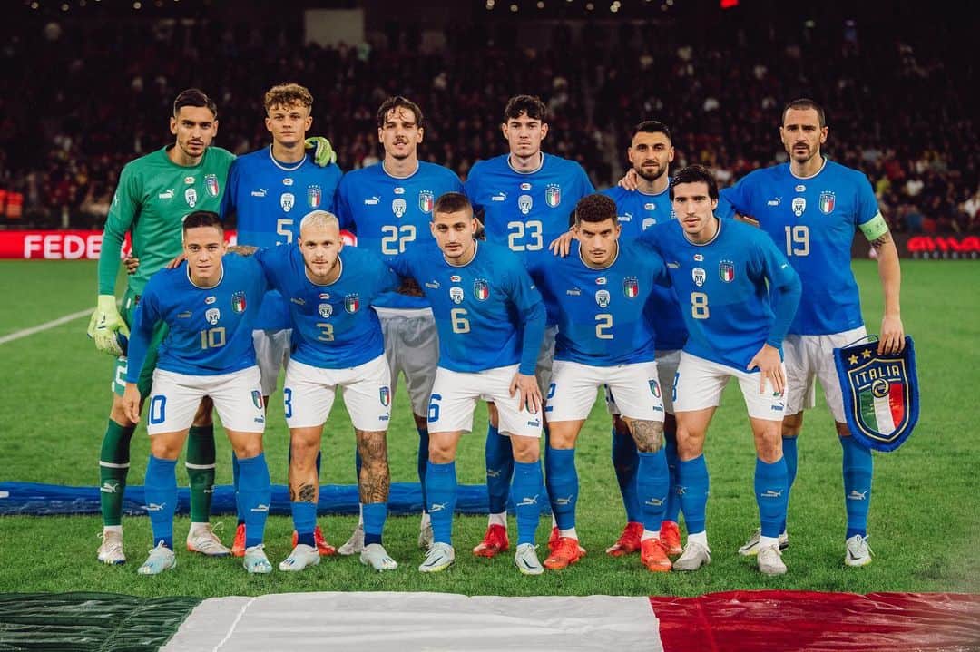 アレックス・メレットのインスタグラム：「💙🇮🇹💪🏼」