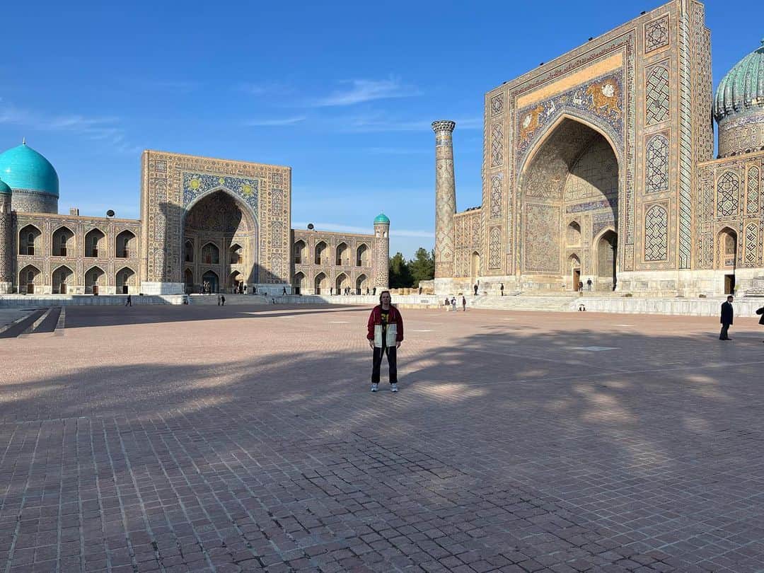 セルゲイ・ボロノフのインスタグラム：「Узбекистан 🇺🇿:Ташкент,Самарканд,Бухара-восточный колорит,архитектура,кухня👏🔥Но самое важное ,в любой стране-Это Люди!Узбекистан в этом Плане-Настоящее Восточное Гостеприимство!❤️❤️❤️」