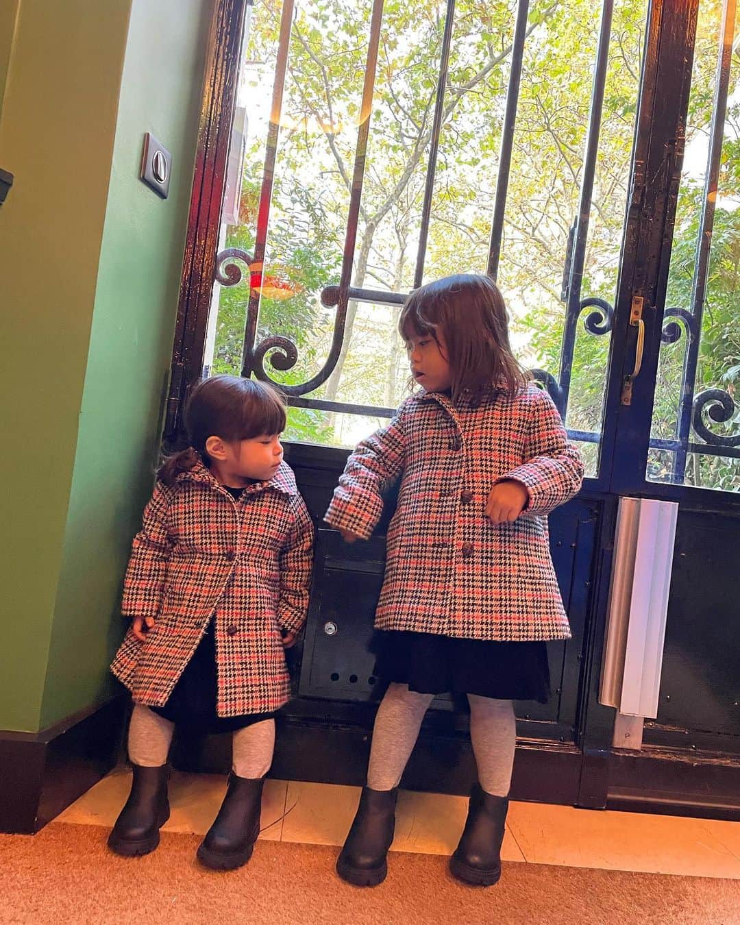 オナイウ阿道のインスタグラム：「Les filles toujours ensemble🤝❤️」