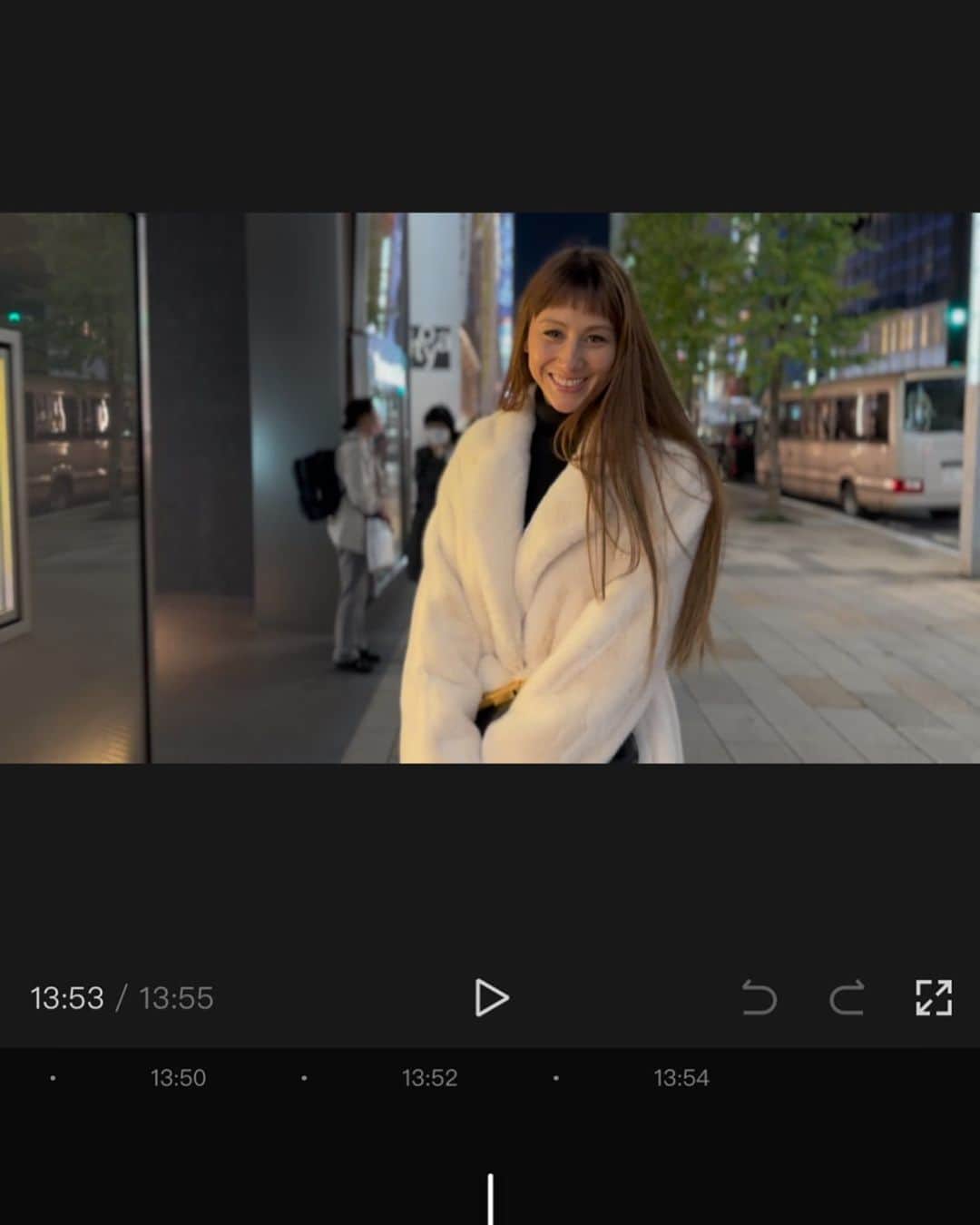 道端カレンのインスタグラム：「🤍🤍  先月末からYouTube復活してからは、自分で動画編集していて、楽しいです☃️  もっと上手に編集できるようになりたいな。  カメラも欲しいな。色々と揃えたくなるw  #YouTube #YouTuber #動画編集 #iphone14pro」