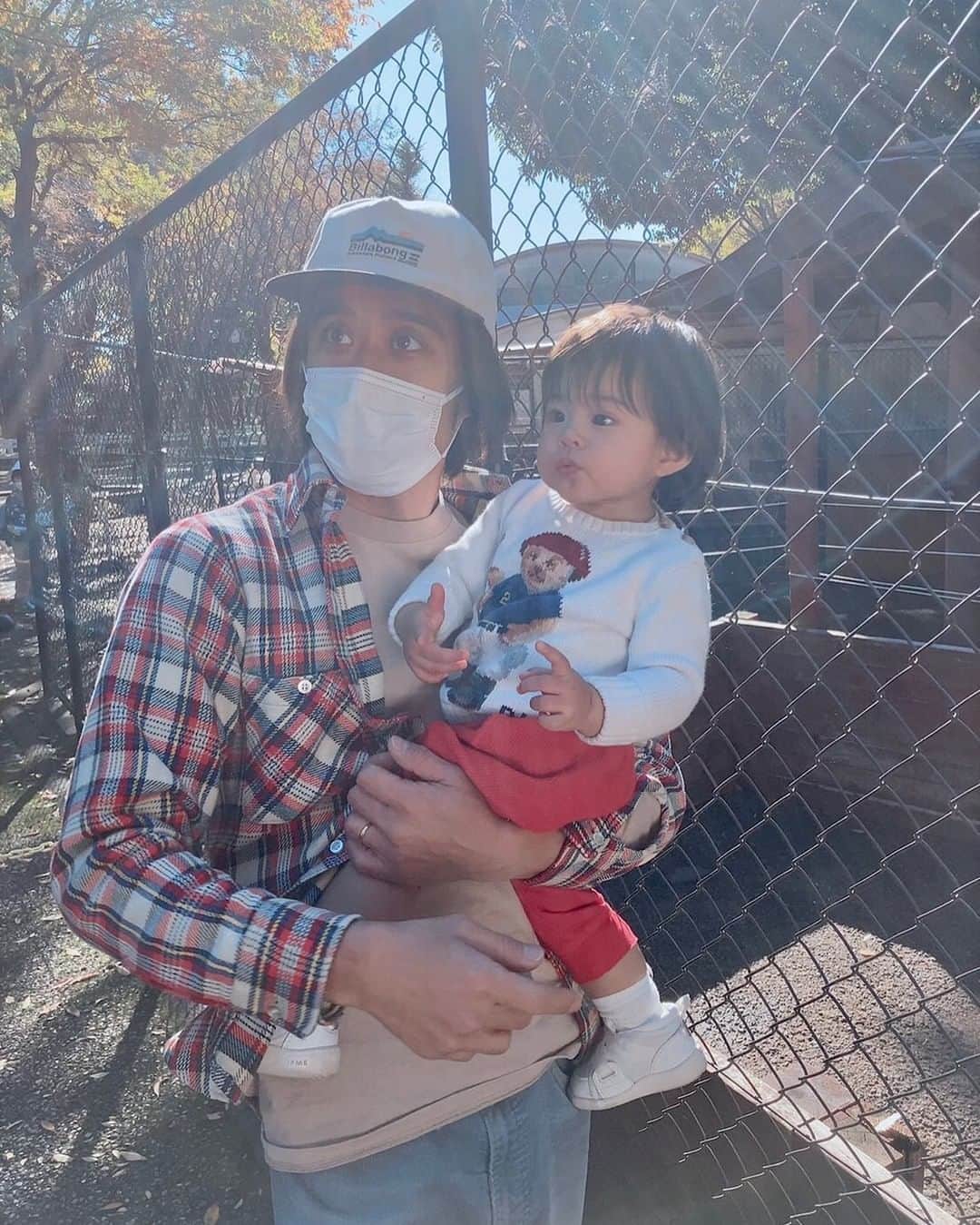のインスタグラム：「本日、37歳を迎えました。 今年は誕生日の事を忘れるくらい充実し、賑やかな日々を過ごせました。 感謝です！！ いつもありがとうございます！ 37歳、 娘と一緒に自分も成長していかなければいけないなと思います！ 37歳もどうぞよろしくお願い致します！  いつも優しいコメント、メッセージなどありがとうございます。  あ、祥太誕生日おめでとう🎂  #斉藤慶太#誕生日#1118#37歳#感謝 #ありがとう#がんばるぞ」
