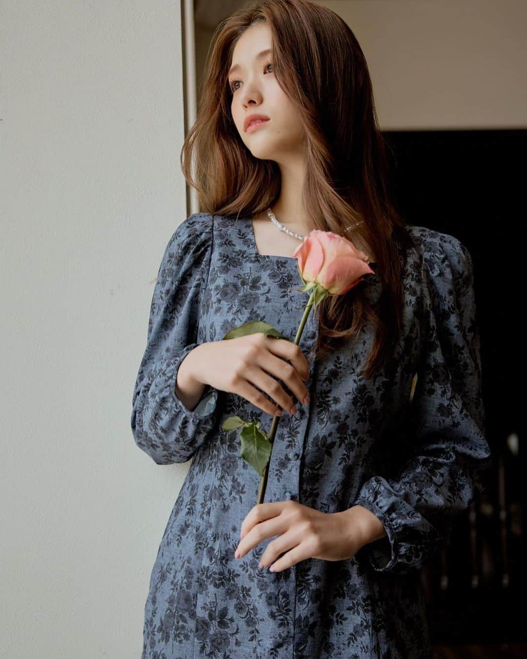 松村沙友理のインスタグラム：「🍎  新作紹介  Rose Garden Dress   color/グレー」
