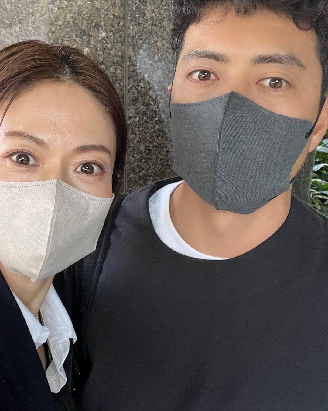 畑野ひろ子のインスタグラム：「先日、一足早く誕生日のお祝いランチに連れて行ってもらいました。 最近は、最近も😅？一緒に出かける時間はほとんどないので、こうやって2人で写真を撮る機会も大分減りました。食事の会話は、娘たちの話から、思い出話し。来年こそは、啓太さんとゴルフ回れるかしら⛳️😅？？？」