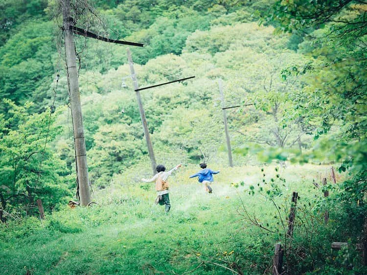 坂元裕二のインスタグラム：「映画『怪物』  監督 : 是枝裕和『万引き家族』 脚本 : 坂元裕二『花束みたいな恋をした』  2023年6月2日（金）ロードショー  @kaibutsumovie   お楽しみに🎦」