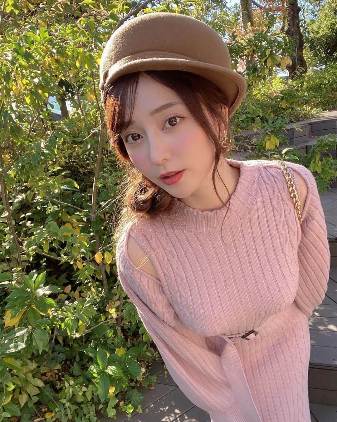 堀尾実咲のインスタグラム：「おはよお🐰☀️  #dazzlin #autumn #fashion #cordinate #ダズリン #秋服 #秋服コーデ #ニットコーデ #ニットワンピース #ニットワンピ #タイトワンピース」