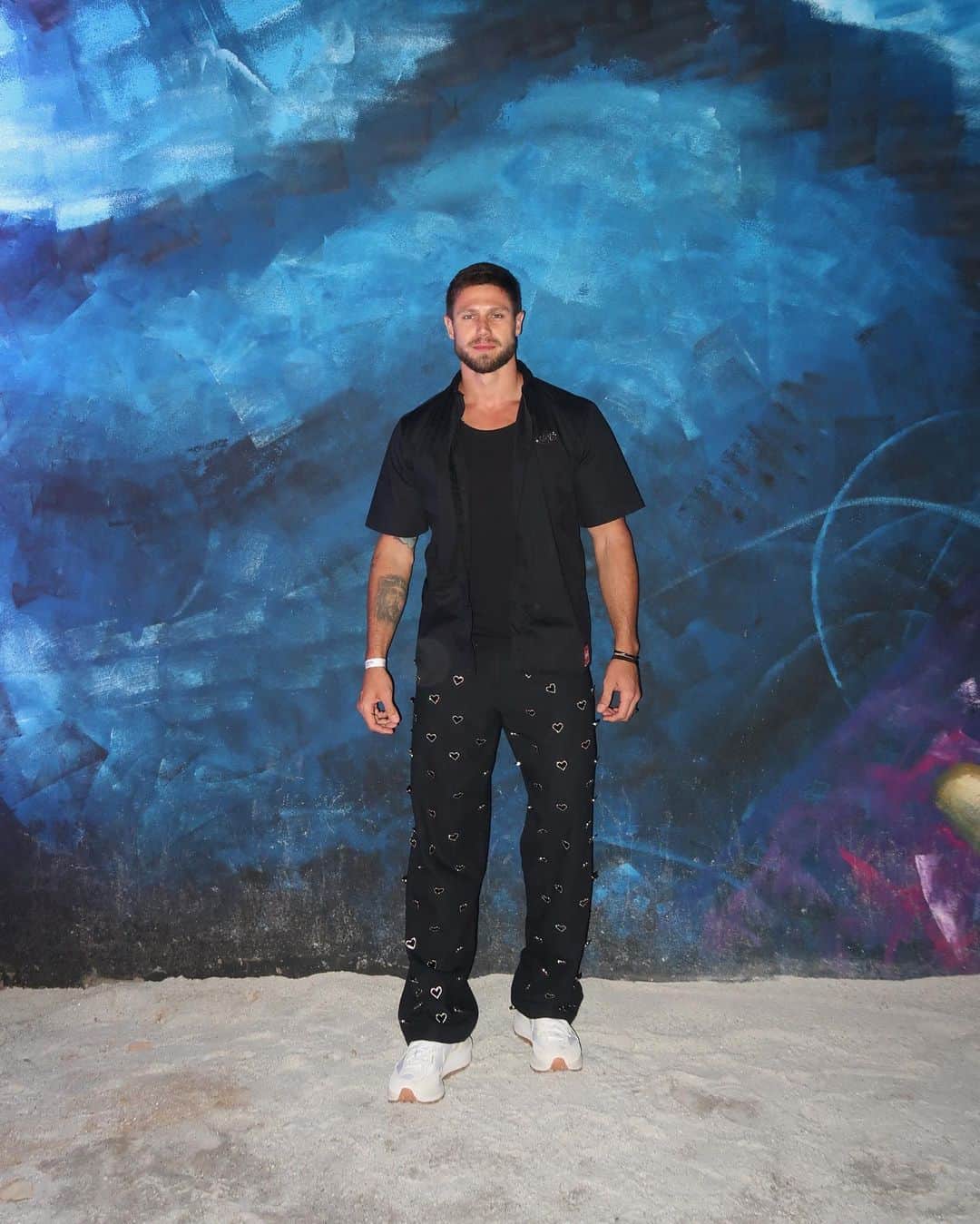 Jonas Sulzbachのインスタグラム：「@anotherplace #SPFW 🖤」