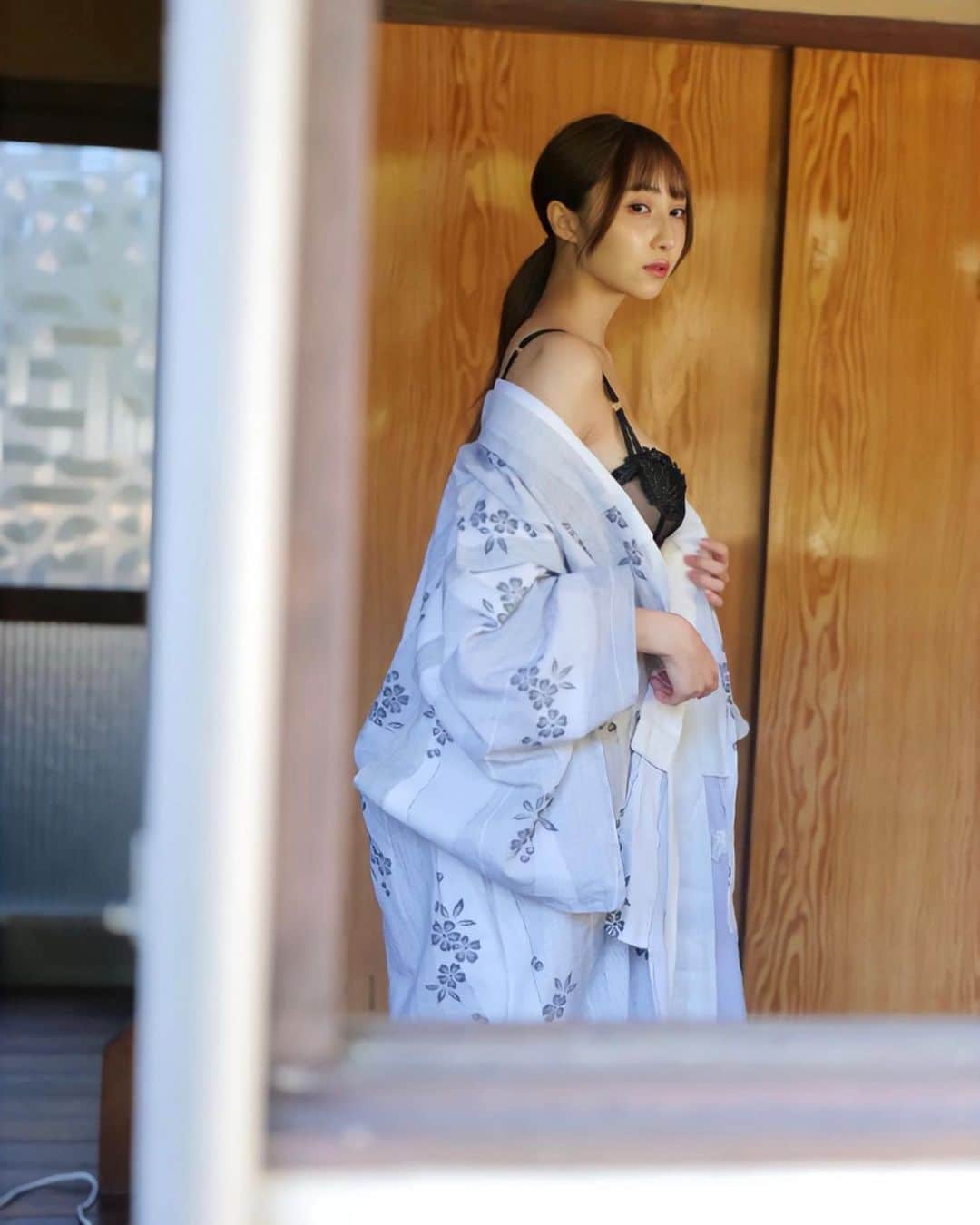 辻りりささんのインスタグラム写真 - (辻りりさInstagram)「デジタル写真集「ことばさがし」本日発売です💋」11月18日 12時17分 ...