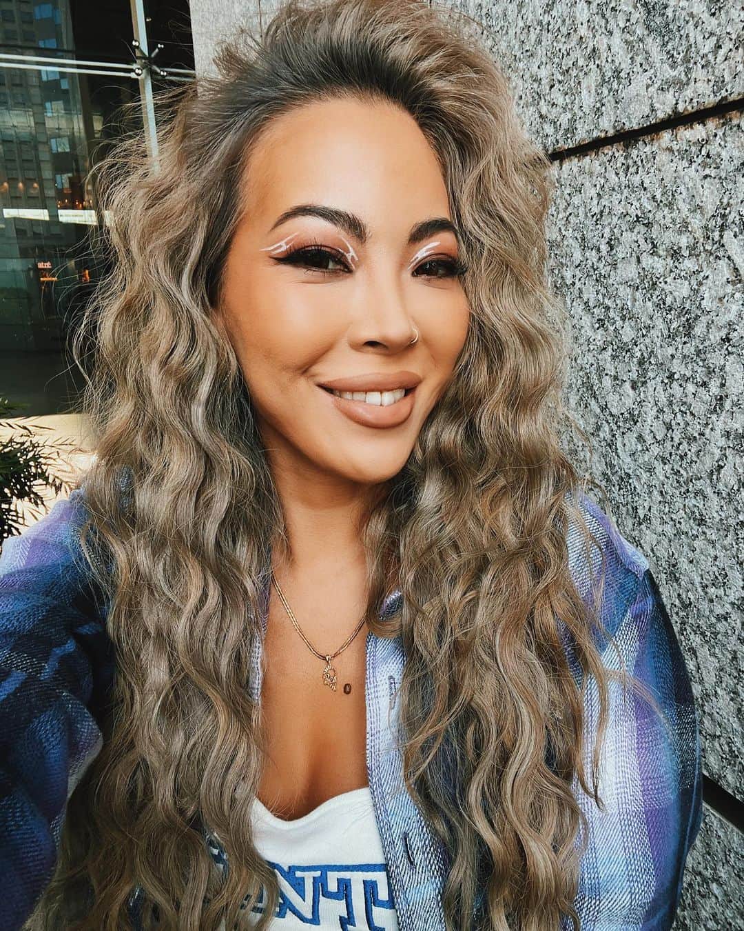 のインスタグラム：「久々自撮り🖤」