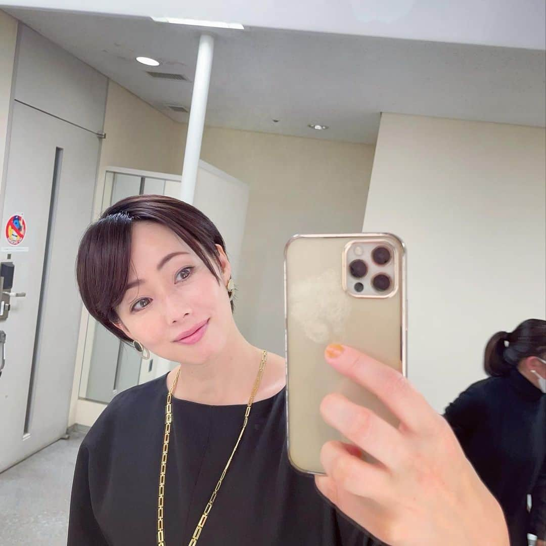 井上和香さんのインスタグラム写真 - (井上和香Instagram)「. 今夜、お時間あったら是非🥰  フジテレビ系列 「我流しか勝たん！全部やれば３４万５５４２円節約できるぞＳＰ」  11月18日（金）19:00～放送  #フジテレビ #我流しか勝たん #みんなも我流ありますか #朝起きるの辛くなってきた #寒いし暗いし #二度寝しちゃいそう」11月18日 13時25分 - inoue_waka