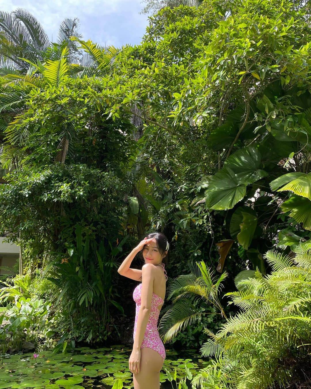 カン・ミナのインスタグラム：「I'm in Kota Kinabalu🌴🌺」