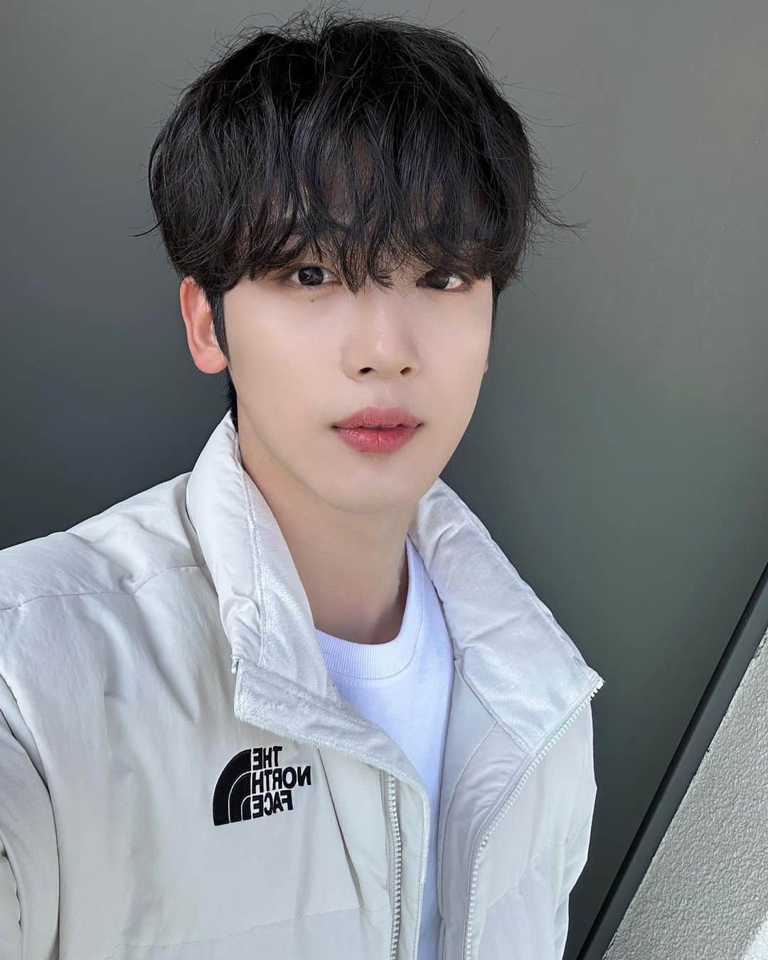 キム・ヨハンのインスタグラム：「오늘 날씨 너무 좋다~」