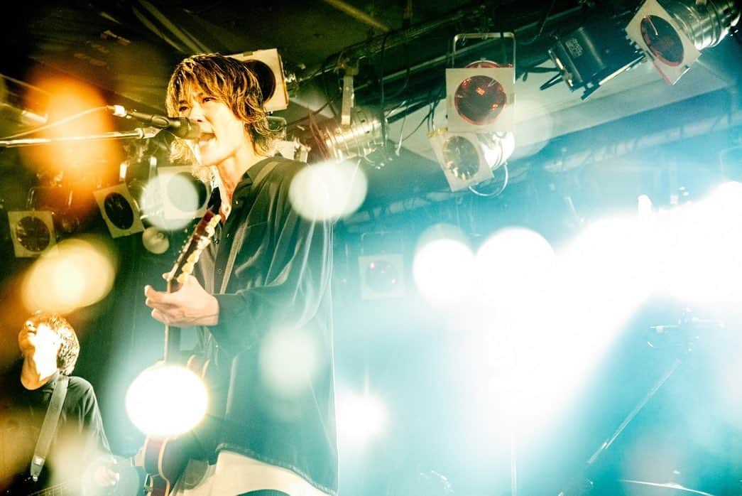 高津戸信幸さんのインスタグラム写真 - (高津戸信幸Instagram)「Gift of voice.  photo by @ttetteteru   #magicoflife #20thanniversary #japan #jrock」11月18日 23時58分 - nobu_magic