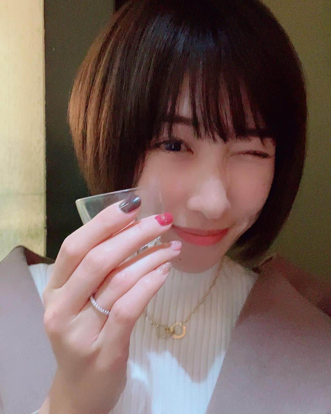 南まりかのインスタグラム：「.  日付変わっちゃったけど 無事にお誕生日を迎えました✨  18日でまた一つ歳を重ね、 さらに大人になりました。笑  日本酒だって少しなら飲めるようになったし←え お酒も少しは強くなってきた気がします♬  みんなから「おめでとう」の連絡をもらい、 みんなからお誕生日プレゼントを貰って、 夜は美味しいご飯を食べさせてもらって、 最高の一日になりました((( *´꒳`* )))  いくつになっても、 お誕生日って幸せな日ですね✨  みんな本当にありがとう✨  明日からも楽しく過ごしたいと思います🤣  #誕生日 #ミッキーと一緒 #11月18日  #ありがとう #これからもよろしくお願いします」