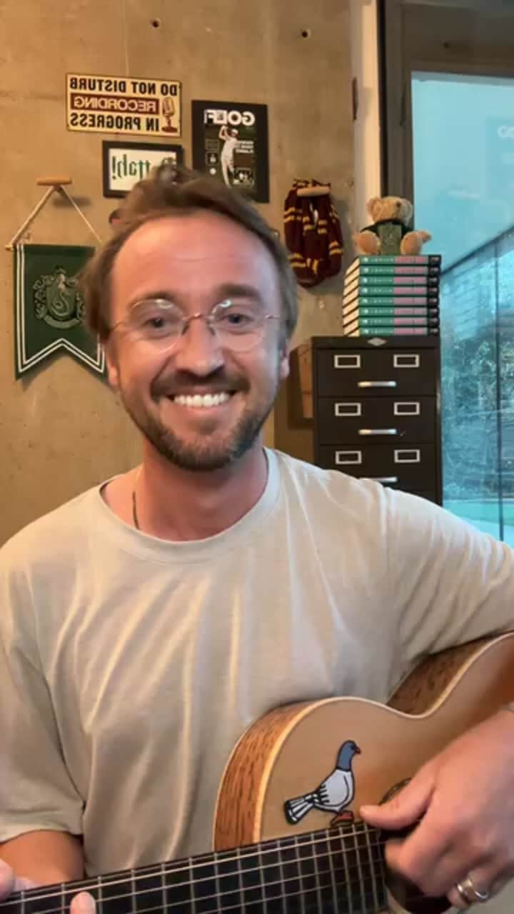 トム・フェルトンのインスタグラム：「@youngmindsuk ❤️ x」