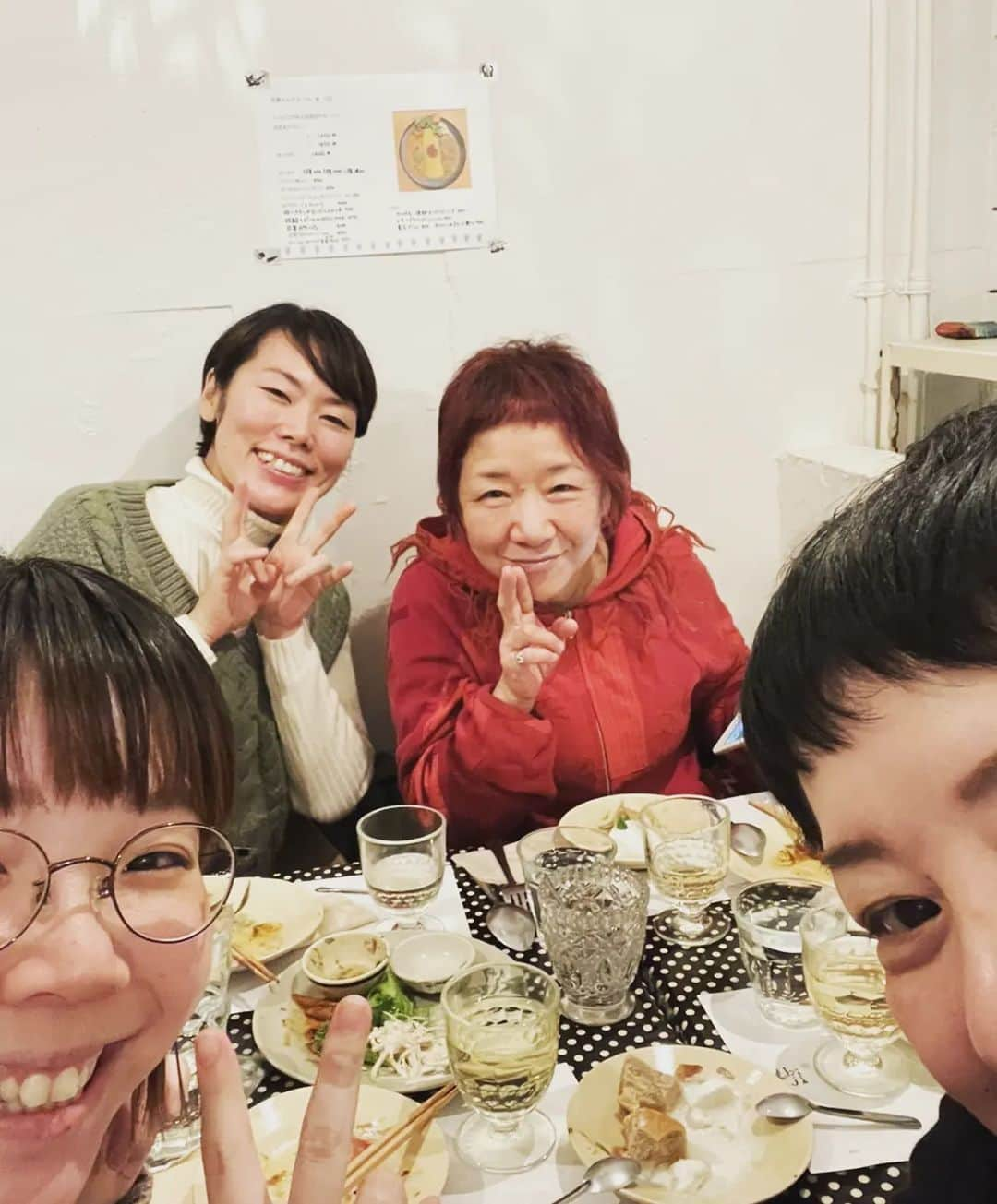 後藤ユウミさんのインスタグラム写真 - (後藤ユウミInstagram)「今夜は学大のbijiで、沢田ナオヤさんの出張カレー会でした！最高！⁡ ⁡ナオヤさんのカレーはいつもみんなに特別な時間をくれる素敵に優しい味がする😭めちゃくちゃ美味しいし、⁡ ⁡bijiのおつまみも色んな味が絶え間なく続く素晴らしい調理で(語彙力無さすぎて申し訳ない)ずっと美味しい気持ちで頭がぼーっとしてました。⁡ ⁡⁡ みなさん本当にありがとうございました！⁡ ⁡ #biji鷹番  #沢田ナオヤ」11月19日 0時56分 - yurumichan