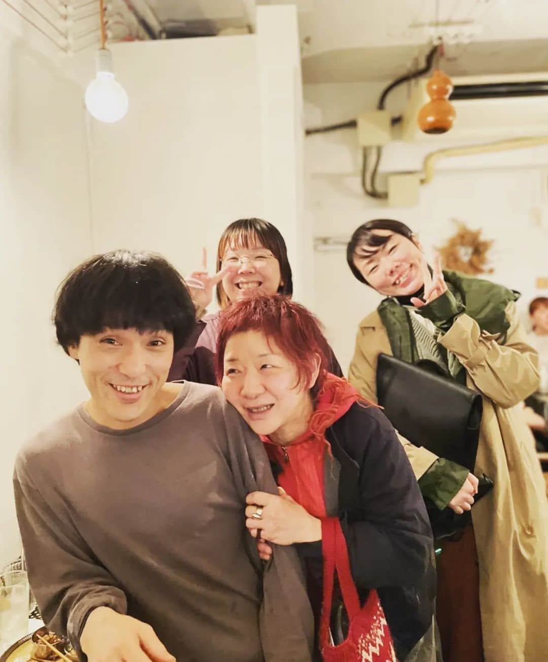 後藤ユウミさんのインスタグラム写真 - (後藤ユウミInstagram)「今夜は学大のbijiで、沢田ナオヤさんの出張カレー会でした！最高！⁡ ⁡ナオヤさんのカレーはいつもみんなに特別な時間をくれる素敵に優しい味がする😭めちゃくちゃ美味しいし、⁡ ⁡bijiのおつまみも色んな味が絶え間なく続く素晴らしい調理で(語彙力無さすぎて申し訳ない)ずっと美味しい気持ちで頭がぼーっとしてました。⁡ ⁡⁡ みなさん本当にありがとうございました！⁡ ⁡ #biji鷹番  #沢田ナオヤ」11月19日 0時56分 - yurumichan