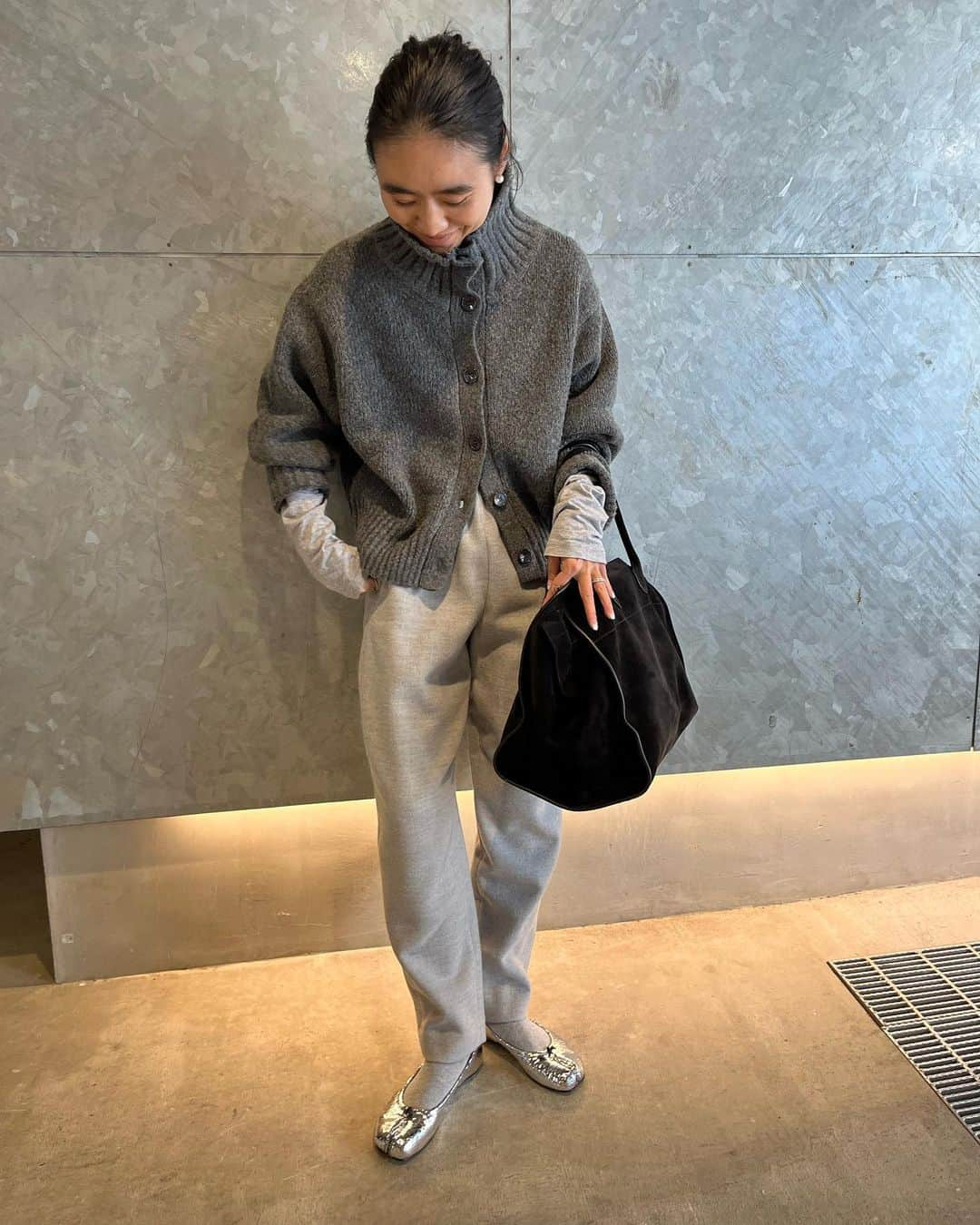 金子綾さんのインスタグラム写真 - (金子綾Instagram)「today's... #ootd  #akcloset  #shootingday   ギンギラの靴でやりたかった グレーコーデ♡」11月18日 17時11分 - ayaaa0707