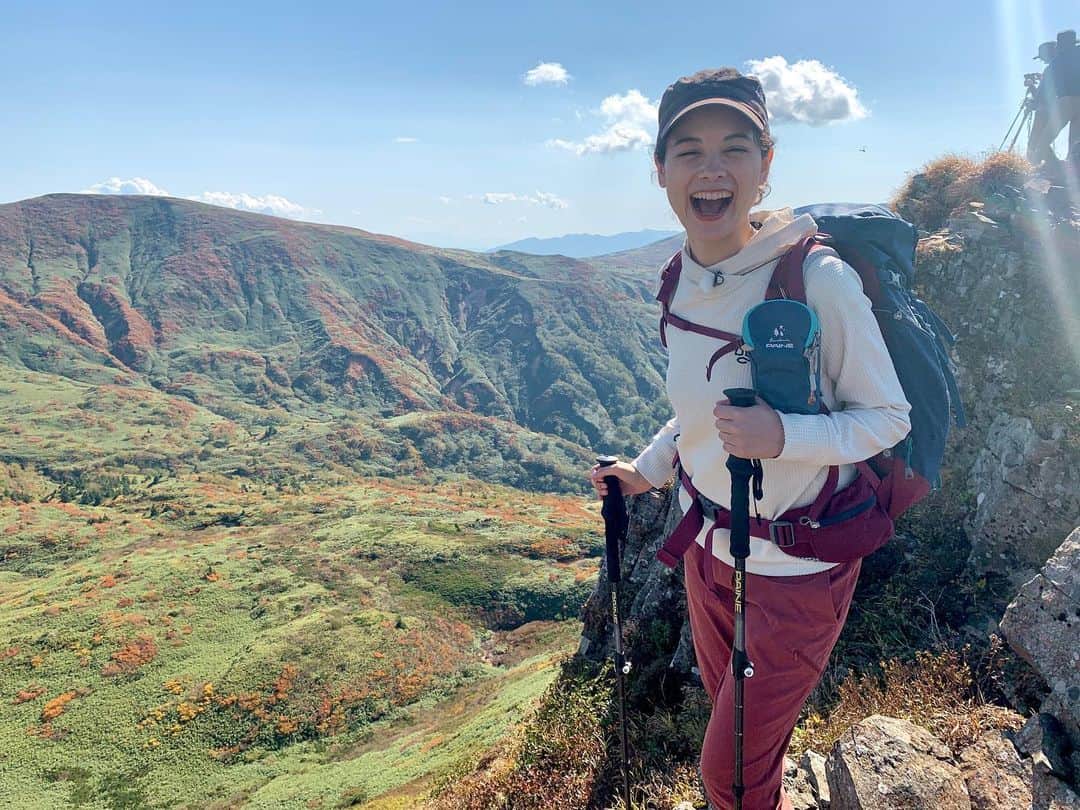 のインスタグラム：「明日！ にっぽんトレッキング100新作の放送があります！ ・ 秋の山歩きの楽しみといえば紅葉と温泉 私が訪ねたのは鮮やかに色付いた乳頭山です さらには沢登りで地図にも載っていない幻の野湯を探し出します ・ ・ にっぽんトレッキング１００スペシャル 歩いてしか行けない絶景の秘湯２０２２ ・ BSプレミアム 11月19日 午後6:00 ~ 午後7:30 (90分) ・ ぜひご覧ください！ ・ ・ 乳頭山は秋田側の呼び名 岩手側では烏帽子岳と名を変え、全く違った姿を見せてくれます ・ Voicyでは乳頭山というひとつの山で感じたさまざまな「味わい方」について少しお話ししています ・ Voicyはストーリーズ、もしくはプロフィールのリンクから 番組とあわせてお楽しみください♩ ・ ・ ・ #⛰ #🍁 #登山 #トレッキング #ハイキング #沢登り #山旅 #紅葉 #乳頭山 #乳頭温泉 #烏帽子岳 #Voicy @voicy_jp」