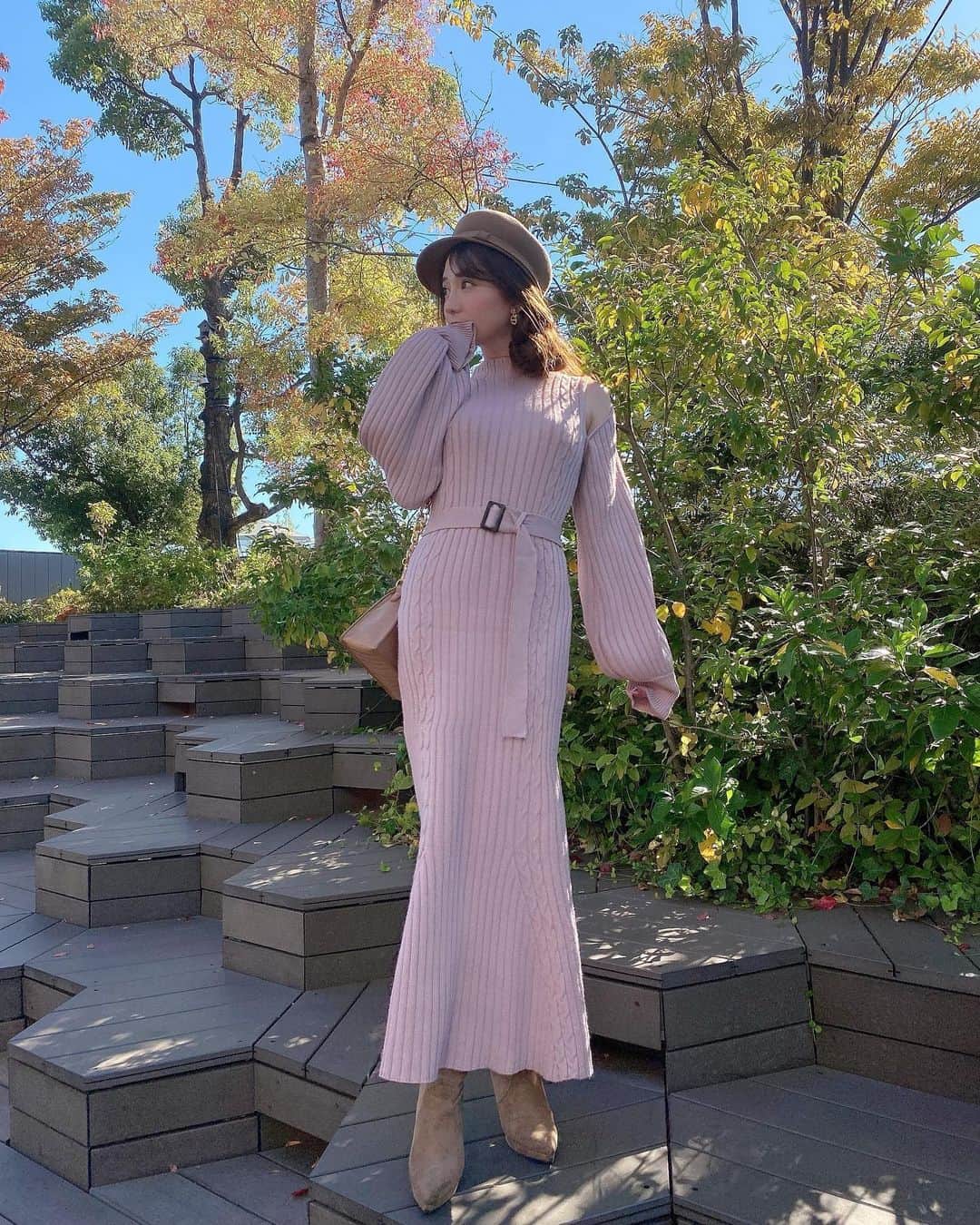 堀尾実咲のインスタグラム：「かわちぃワンピース💖  @dazzlin_official だよお☺️  #fashion #cordinate #onepiece #dazzlin #autumn #autumnfashion #ダズリン #ニットワンピース #秋服コーデ #ブーツコーデ」