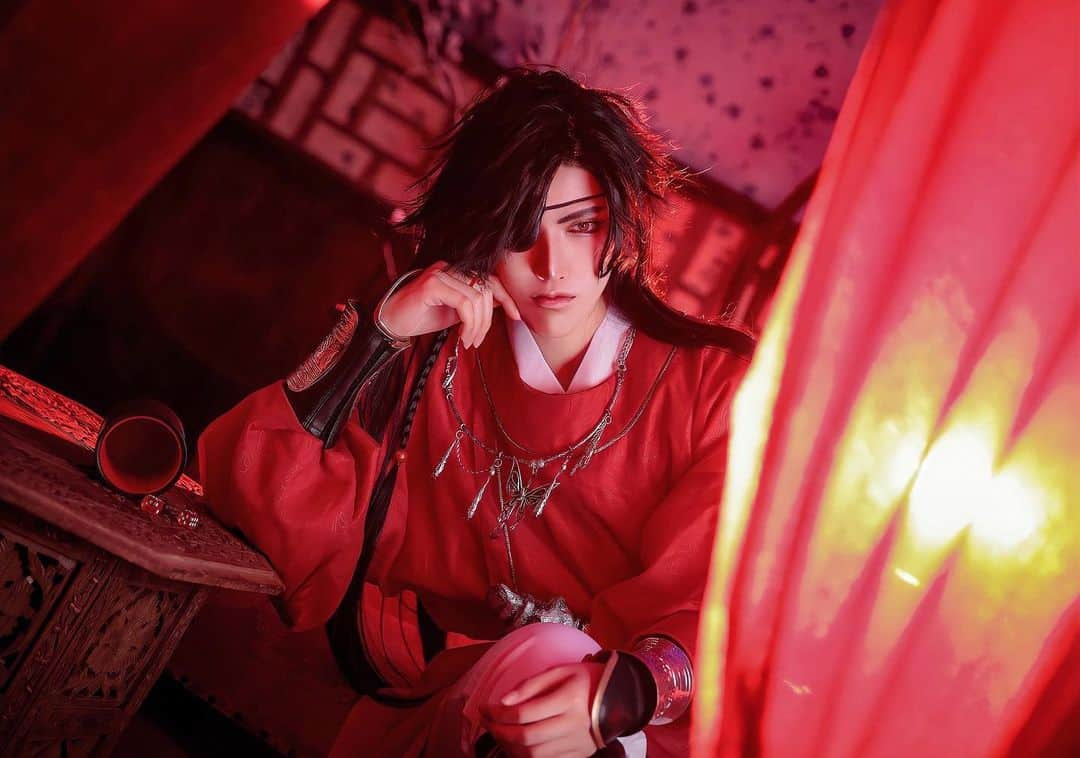 優衛門（YUEMON）さんのインスタグラム写真 - (優衛門（YUEMON）Instagram)「城主 photo:ayanes #天官賜福 #花城 #tgcf #cosplay」11月18日 18時31分 - yuuuojisan