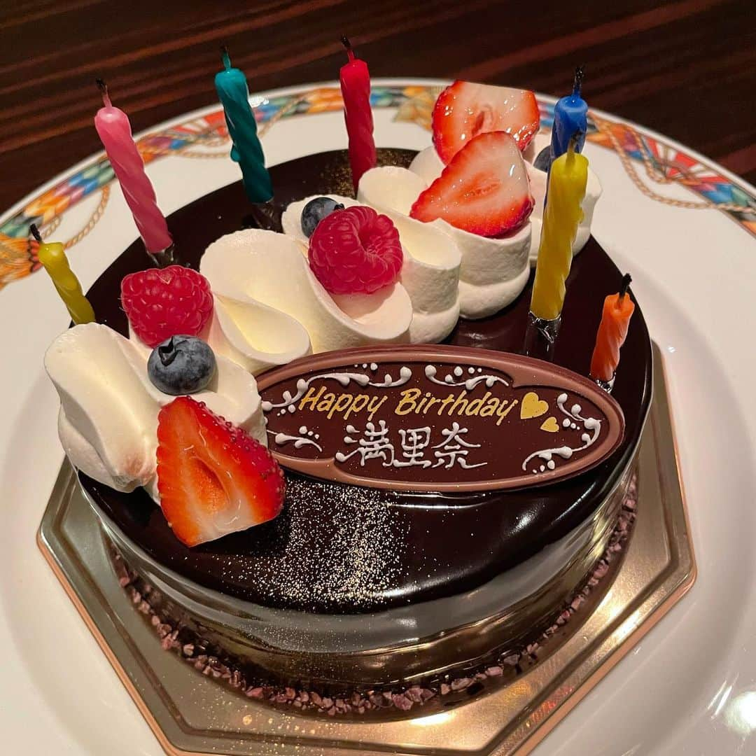 名倉潤さんのインスタグラム写真 - (名倉潤Instagram)「今日は妻の誕生日㊗️ 家族みんなで食事に来ました🎊いつもいつもありがとう😊 妻には感謝しかないです。 これからも家族全員健康で楽しく過ごそうね☺️ 皆様も渡辺満里奈をよろしくお願い致します🤲 #ミッキーマウスと同じ誕生日」11月18日 18時46分 - nagrat1968