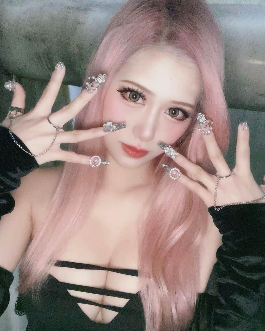 あいめろ姫のインスタグラム：「New 甘々⇒辛口 ⛓🐺🖤  あんまり好きじゃないかな〜🥺？」