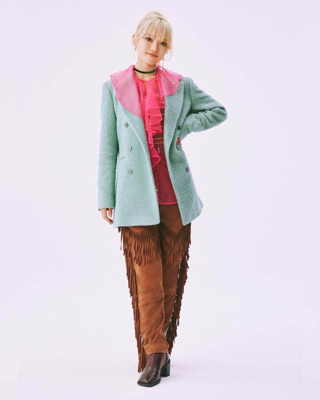 Girls²さんのインスタグラム写真 - (Girls²Instagram)「📸💘 𝟏𝟐/𝟐𝟏(𝑾𝒆𝒅) 𝒓𝒆𝒍𝒆𝒂𝒔𝒆 ㅤ 𝑮𝒊𝒓𝒍𝒔² 𝐧𝐞𝐰 𝑬𝑷「𝐋𝐨𝐯𝐞 𝐆𝐞𝐧𝐢𝐜 / 𝐁𝐲𝐞-𝐁𝐲𝐞-𝐁𝐲𝐞」ㅤ ㅤ  鶴屋美咲/𝐌𝐈𝐒𝐀𝐊𝐈 𝐓𝐒𝐔𝐑𝐔𝐘𝐀  ⁡ - - - - - - - - - 💿 ⁡ 「Love Genic」「Bye-Bye-Bye」を含む、新曲計3曲を収録💕👋🏻 ⁡ 通常盤[CD]には、 ライブのみで披露され話題を呼んでいる 鶴屋美咲＆小川桜花による歌唱曲「あなたがくれた奇跡」ほか、 計2曲のボーナストラックを含む全5曲入り✨ ⁡ さらに、 初回限定盤はそれぞれ内容の異なる豪華特典映像が収録されたダンス盤・ライブ盤の2種類にて発売決定！ ⁡ ⁡ ●初回限定ダンス盤 [CD+Blu-ray 2枚組][CD+DVD 2枚組] ⁡ 「Love Genic」ミュージックビデオ・メイキング・ダンスプラクティスビデオほか新規映像コンテンツを収録！ ⁡ ⁡ ●初回限定ライブ盤 [CD+Blu-ray 2枚組][CD+DVD 2枚組] ⁡ 6月25日にぴあアリーナMMにて開催された、初のアリーナライブ『Girls² 3rd Anniversary Live -ダイジョウブ-』を完全収録！ ⁡ #Girls2 #ガールズガールズ #LoveGenic #ラブジェニ #そんなのずるいじゃん #ByeByeBye #あなたがくれた奇跡 #小田柚葉 #隅谷百花 #鶴屋美咲 #小川桜花 #増田來亜 #菱田未渚美  #山口綺羅 #原田都愛 #石井蘭」11月18日 19時04分 - girls2_official