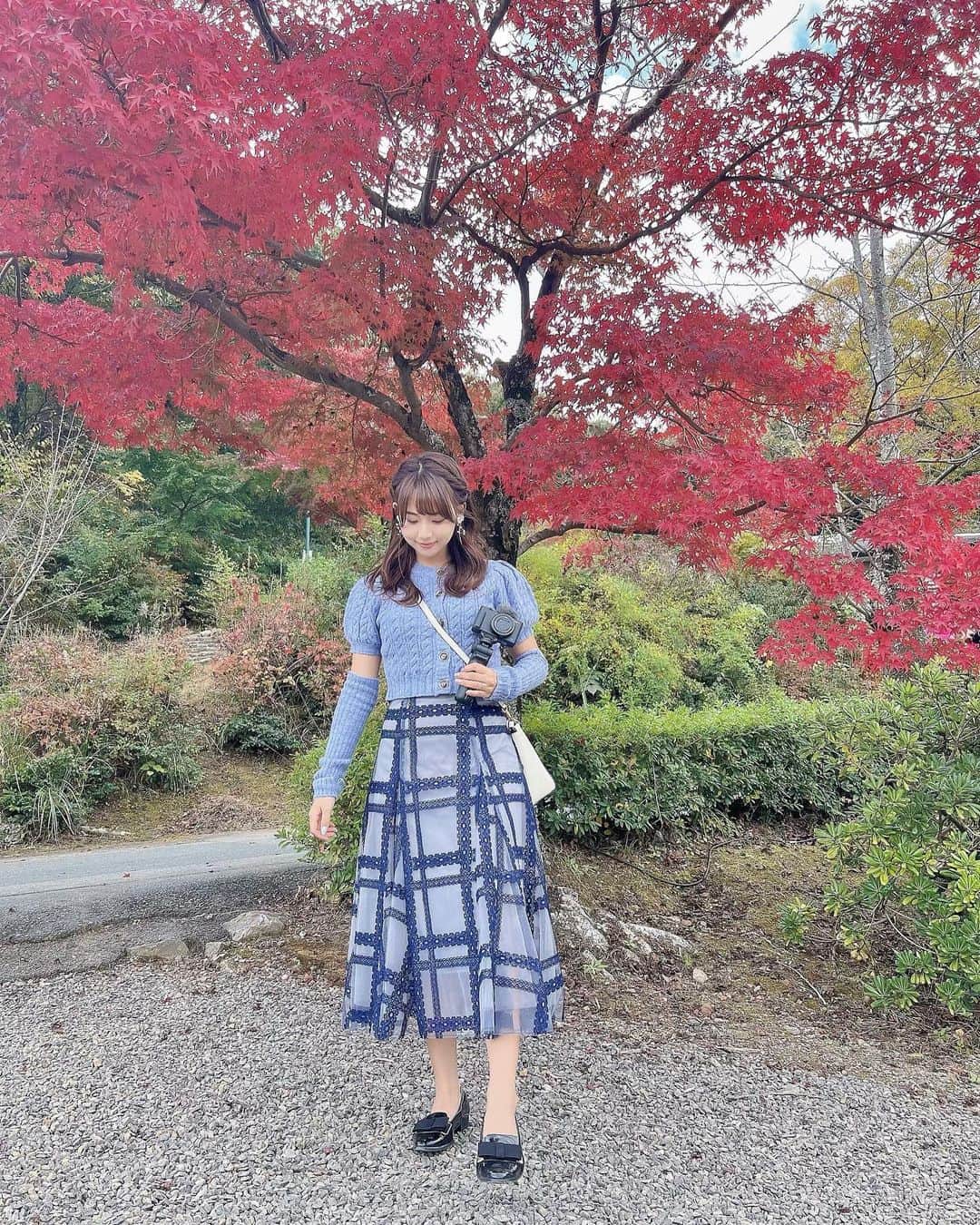 加藤里奈さんのインスタグラム写真 - (加藤里奈Instagram)「⋆  ロケで明治村いったの〜 紅葉が綺麗だった🍁😌  トップスは @redyazel 𓈒𓏸 リニューアルオープン日にゲットしたの☺️  #ootd #fashion #instafood #instagram  #hairstyle #outfit #code #instafashion  #ファッション #撮影 #ヘアスタイル #ヘア  #コーディネート #コーデ #今日の服  #redyazel #daihatsu #愛知ダイハツ #ダイハツ #ロケ #youtube」11月18日 19時05分 - katoco0326