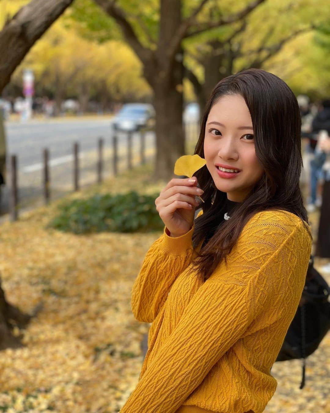 山田杏奈さんのインスタグラム写真 - (山田杏奈Instagram)「今日は駒場祭だったみたいですね…！行きたかったあああ 平日遊べないというのが学生との1番の違いを感じるところです🙃  東京に来てもう５年目ですが 初めて外苑前のイチョウを見に行きました🍂💛 東大のイチョウも綺麗な頃でしょうか😌  最近のiPhoneのポートレート機能凄い〜！！  #神宮外苑いちょう並木  #いちょう並木  #イチョウ並木 #いちょう #イチョウ #銀杏 #銀杏並木 #秋コーデ  #秋服 #外苑前 #マスタードカラー #iphoneで撮影 #秋 #おでかけスポット」11月18日 19時48分 - anna_yamada05