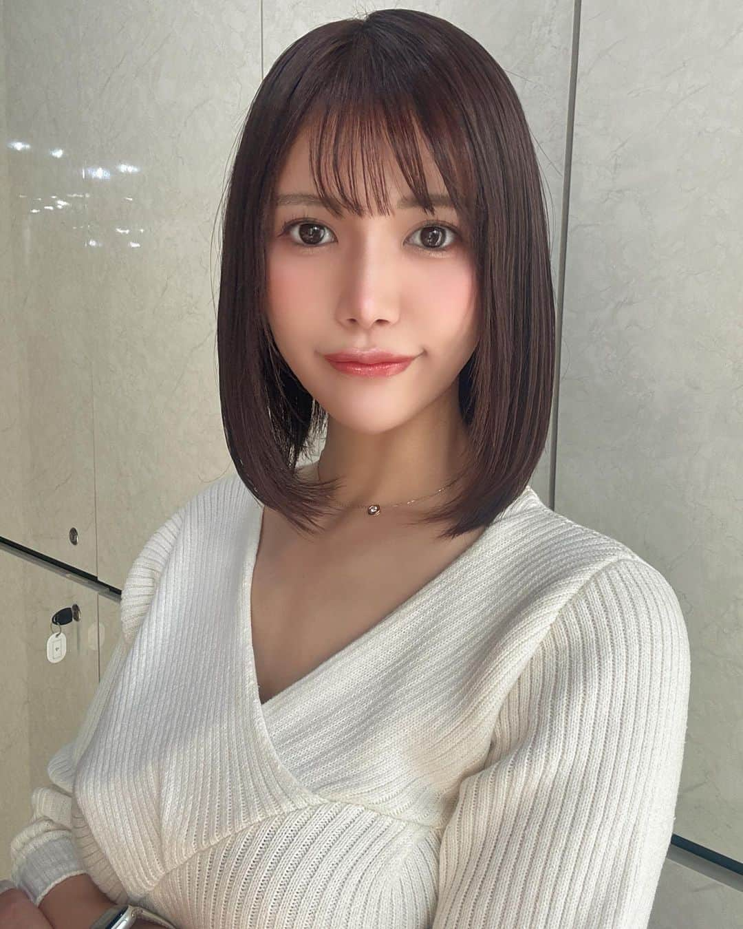 森のんのさんのインスタグラム写真 - (森のんのInstagram)「髪の毛さらさら艶々〜💇🏻‍♀️✨ 夏にばっさり切って、やっと伸びてきた！ . . .  #グラビアアイドル #高身長コーデ #高身長女子 #高身長 #japanesegirl #미녀 #수영복 #아이돌 #偶像 #セルフィー #selfie #ヘアカラー #ヘアカラートレンド #haircolor #hairstyle #新宿」11月18日 19時50分 - mori_nonno