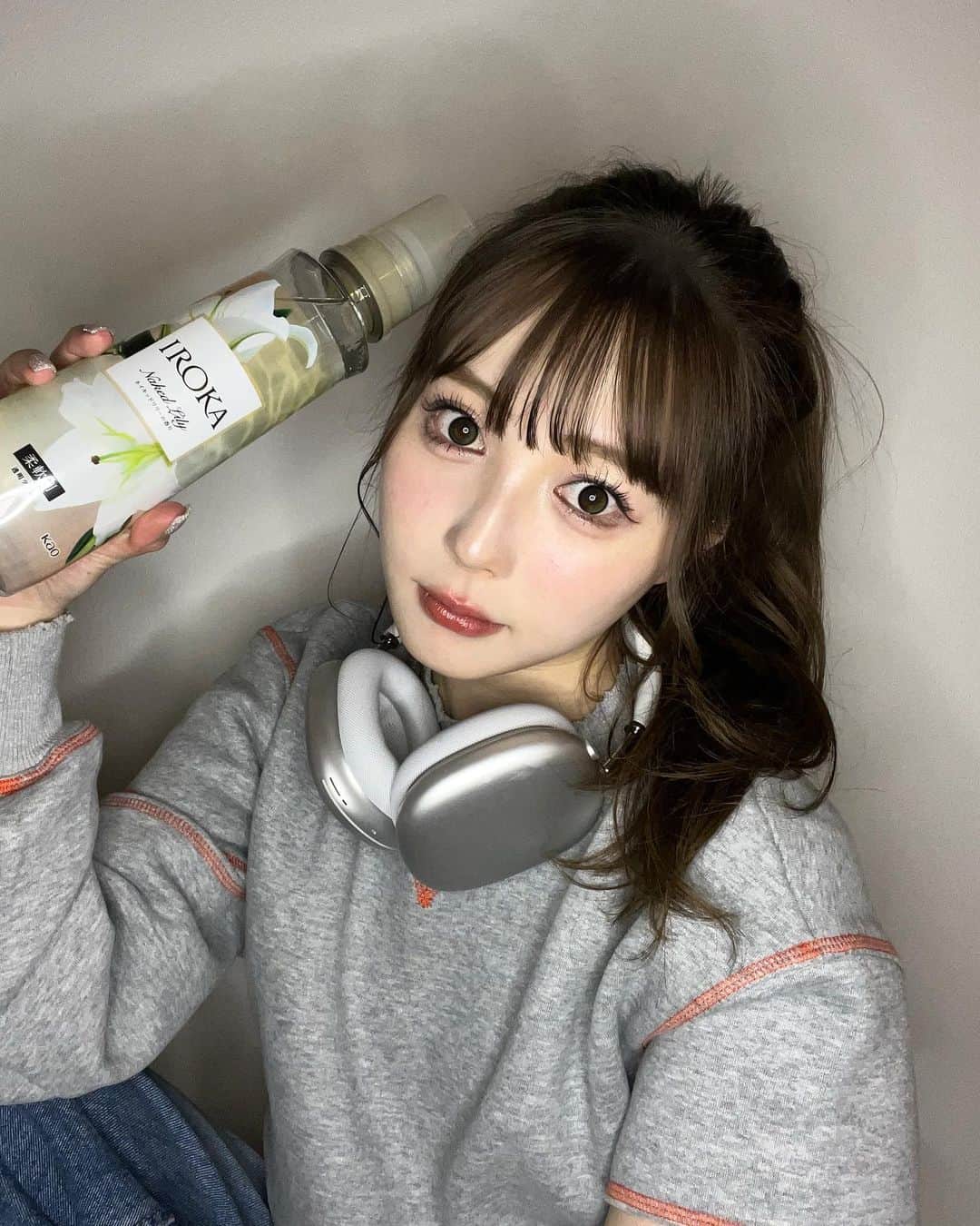 のインスタグラム：「ポニーテール🫶 最近柔軟剤これ✨   香水みたいな上品な香りでお気に入り🫧 IROKA ネイキッドリリー！ 他にも2種類あるので試してみて！！   大容量サイズの購入は Amazonがお得✨   #irokaネイキッドリリー　#iroka　＃イロカ　#花王　#柔軟剤　#pr　 #Amazonブラックフライデー」