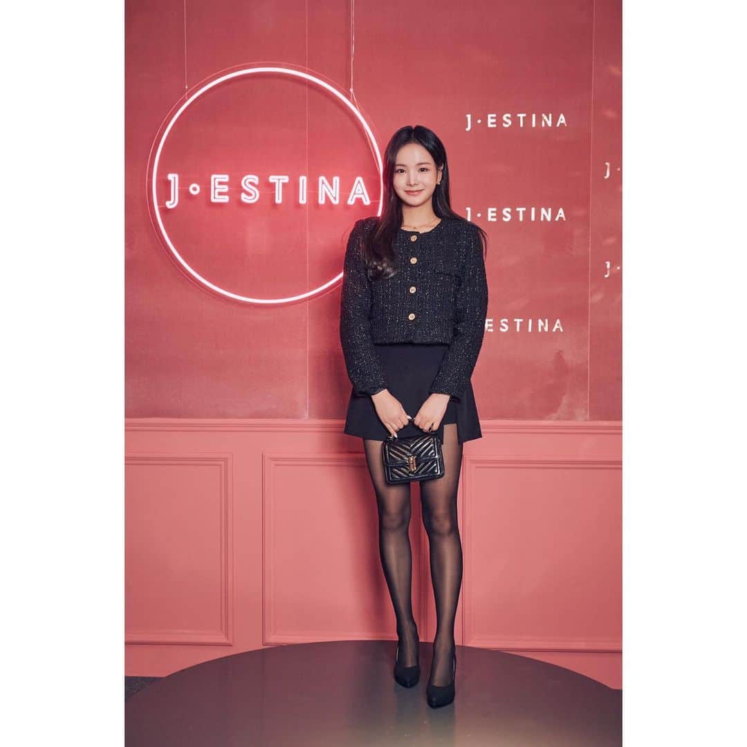 イム・ウンスのインスタグラム：「_ 반짝반짝 러블리한 제이에스티나 팝업스토어👑💍💖 . . #제이에스티나 #JESTINA #JZBAR」