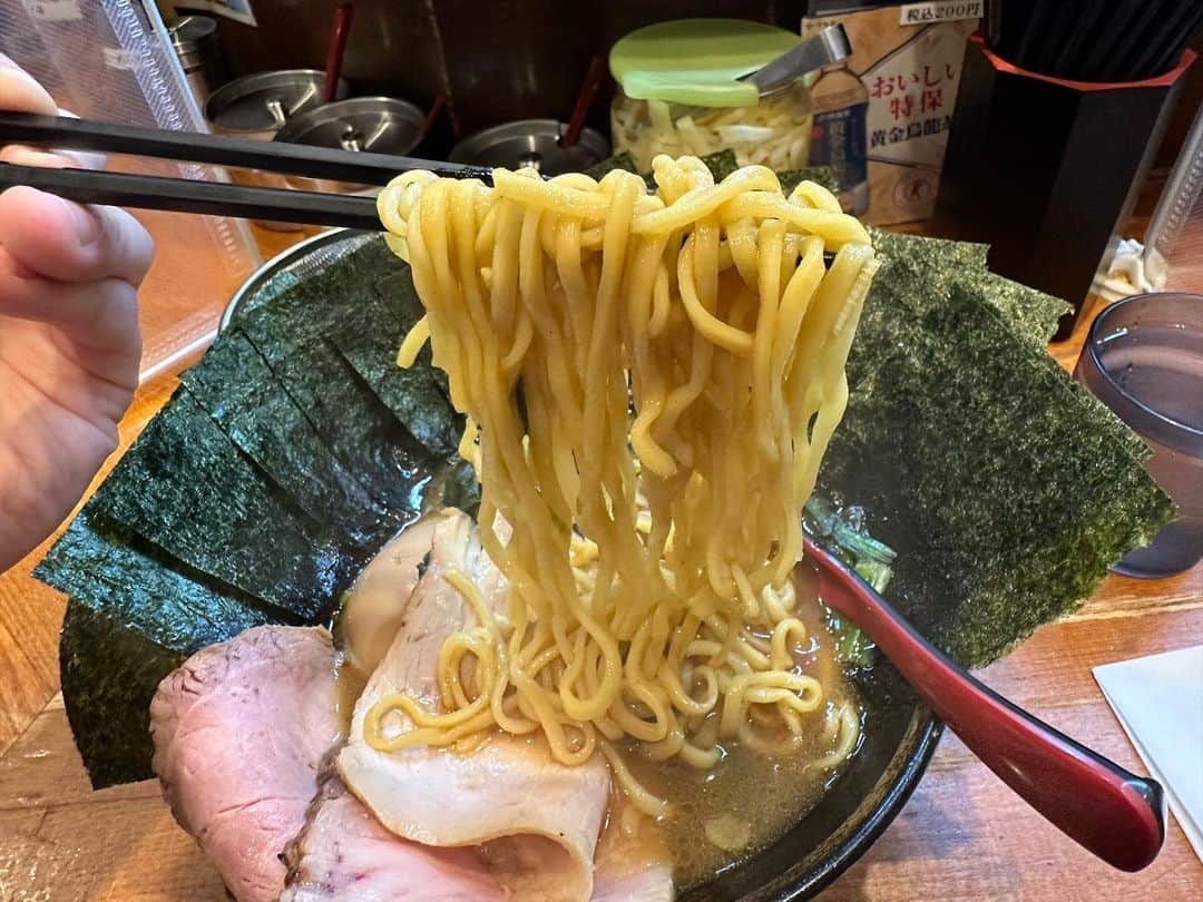 rasuさんのインスタグラム写真 - (rasuInstagram)「自分はインスタが苦手だとわかった 詳しいこと書くのもめんどくさいし毎回ハッシュタグつけるのもめんどくさいし  つけなきゃ増えないっていうならこれでいい Twitterのノリでいいからいつもの感じで投稿していきます  なのでこれだけは言わせてください  最高に旨い」11月18日 20時49分 - rashu_eat