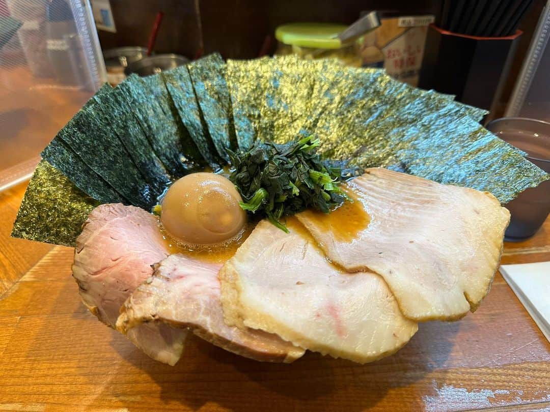 のインスタグラム：「自分はインスタが苦手だとわかった 詳しいこと書くのもめんどくさいし毎回ハッシュタグつけるのもめんどくさいし  つけなきゃ増えないっていうならこれでいい Twitterのノリでいいからいつもの感じで投稿していきます  なのでこれだけは言わせてください  最高に旨い」