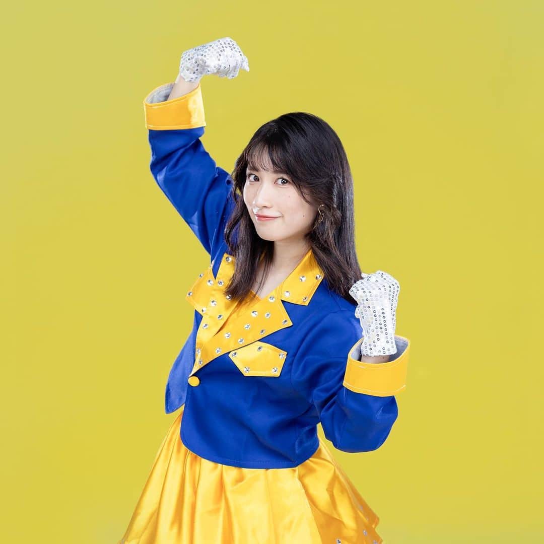 加藤一華のインスタグラム：「. 💛💙  「私がオバさんになっても」  #森高千里 さん #私がオバさんになっても  #昭和アイドル  #80年代アイドル   #いちなるTV #フルでカバーしました 👠✨」