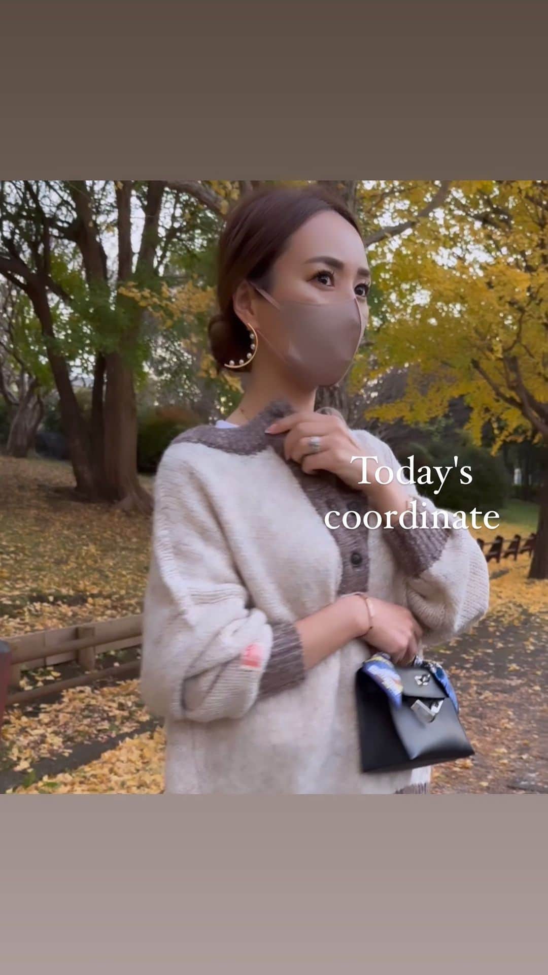 星玲奈のインスタグラム：「銀杏並木で娘に動画を撮ってもらっていたら ママ！メスの木のとこ行かないで！と😂 銀杏踏むよってことを メスの木って😂😂いや正しいけどね笑 じわじわ笑えてくるのをこらえた…😂 @classicalelf_official ×JaVaの前後2wayニットを着回し❤️（私はアイボリーのMサイズ着用） 襟と袖の配色も、JaVaタグもアクセントになってかわいい😍 #クラシカルエルフ #classicalelf #エルフコーデ #タイアップ #java #ジャバ #uniqlo #gu #zara #ユニクロ #ジーユー #ザラ #zozo #zozotown #zozo購入品 #zozotown購入品 #2wayニット #バイカラー #ヘンリーネック #秋服コーデ #大人コーデ #大人カジュアル #プチプラ #プチプラコーデ #フェミニン #フェミニンコーデ #今日の服 #今日のコーデ」