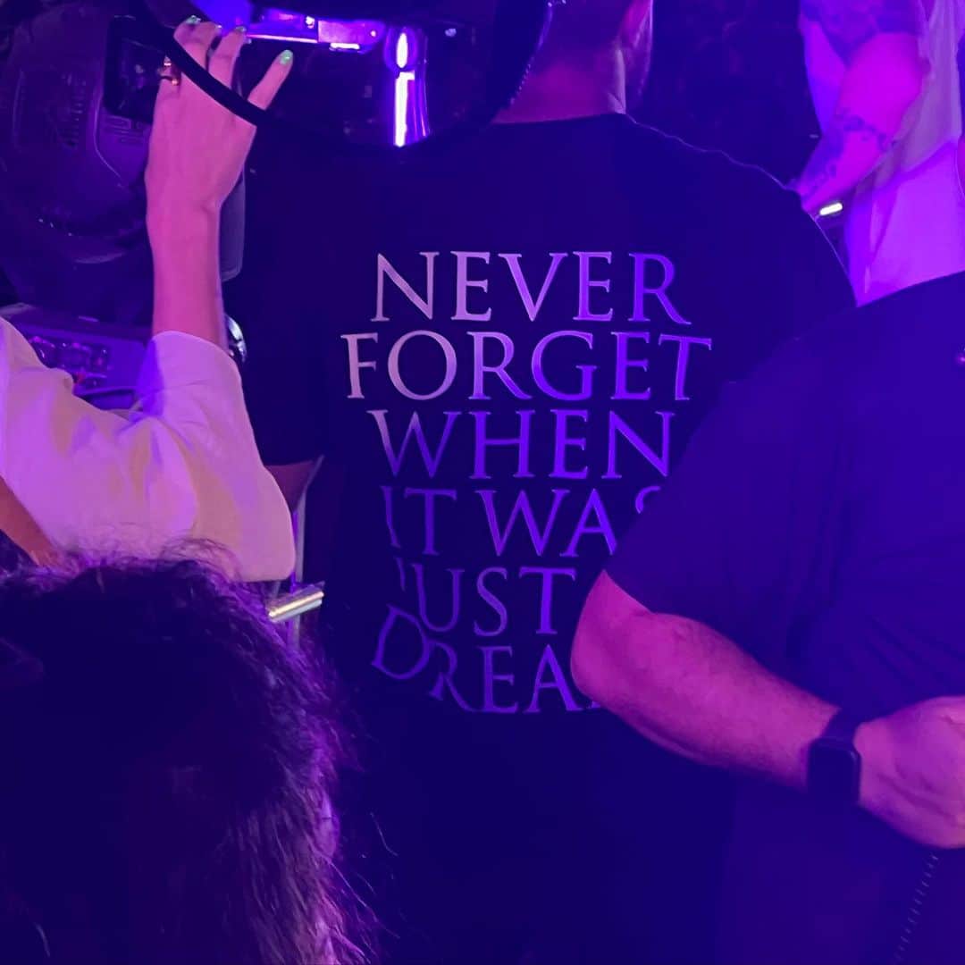 タイニー・テンパーさんのインスタグラム写真 - (タイニー・テンパーInstagram)「Never forget when it was just a dream ✨」11月18日 21時31分 - tiniegram
