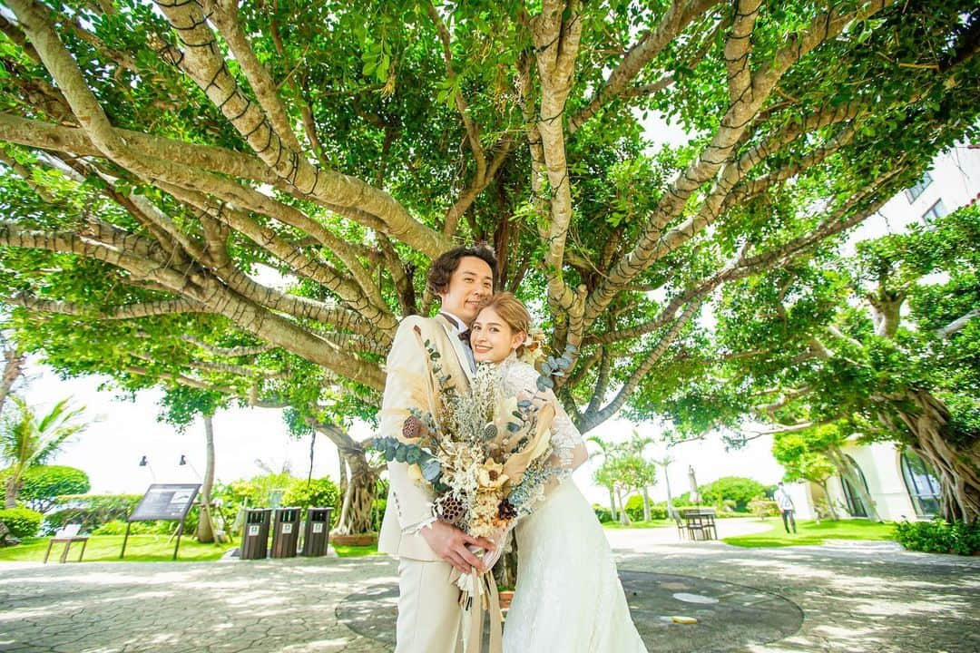 高橋和美さんのインスタグラム写真 - (高橋和美Instagram)「. 沖縄でのphoto wedding 𓂃𓈒𓏸 ⁡  横ver. も素敵な写真沢山撮っていただきました𓂃‪𓃱𓈒𓏸 ⁡」11月18日 22時19分 - iam_____k_____