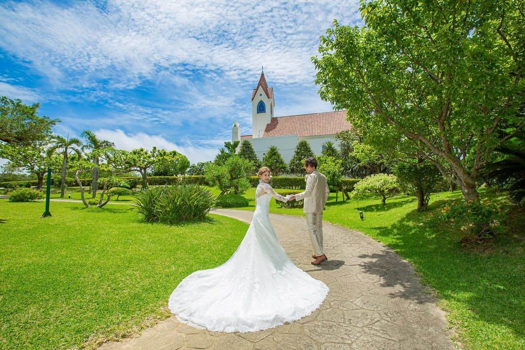 高橋和美のインスタグラム：「. 沖縄でのphoto wedding 𓂃𓈒𓏸 ⁡  横ver. も素敵な写真沢山撮っていただきました𓂃‪𓃱𓈒𓏸 ⁡」