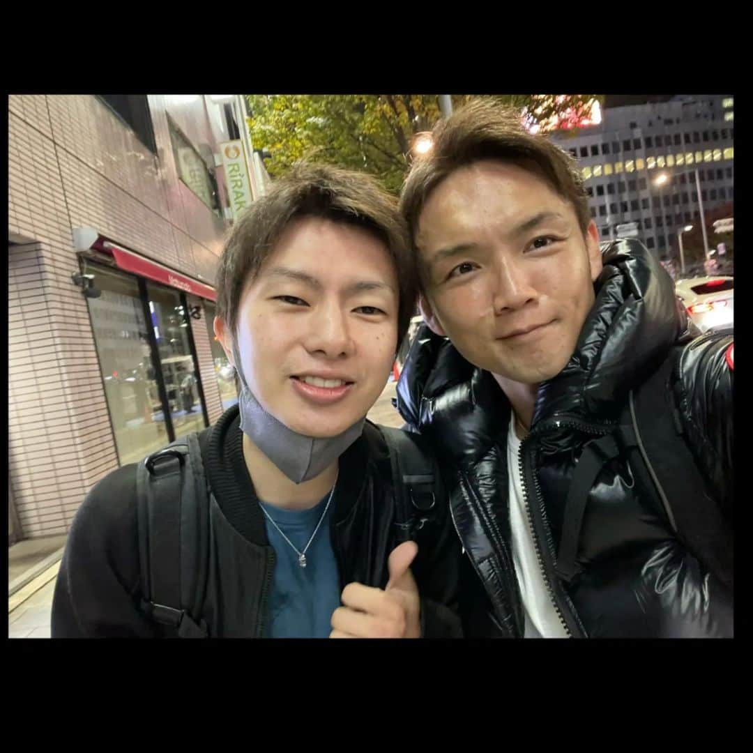 田口良一さんのインスタグラム写真 - (田口良一Instagram)「昨日は後輩久我の感動的な引退式でした！ 一緒に練習していたメンバーが少しずつ引退していってるので寂しくなるなーと(@_@) 久我お疲れ様今後も頑張って✨  そしてワタナベジムは4戦4勝でした！ 宇津木を筆頭に皆強い！ 昔からずっと強豪ジムで改めてこのジムは凄いなと感じました👌  #久我勇作 #元日本チャンピオン #お疲れ様 #やりきりました。 #時代は変わる #ワタナベジム #宇津木秀 #強」11月18日 22時40分 - ryoichitaguchi_boxing