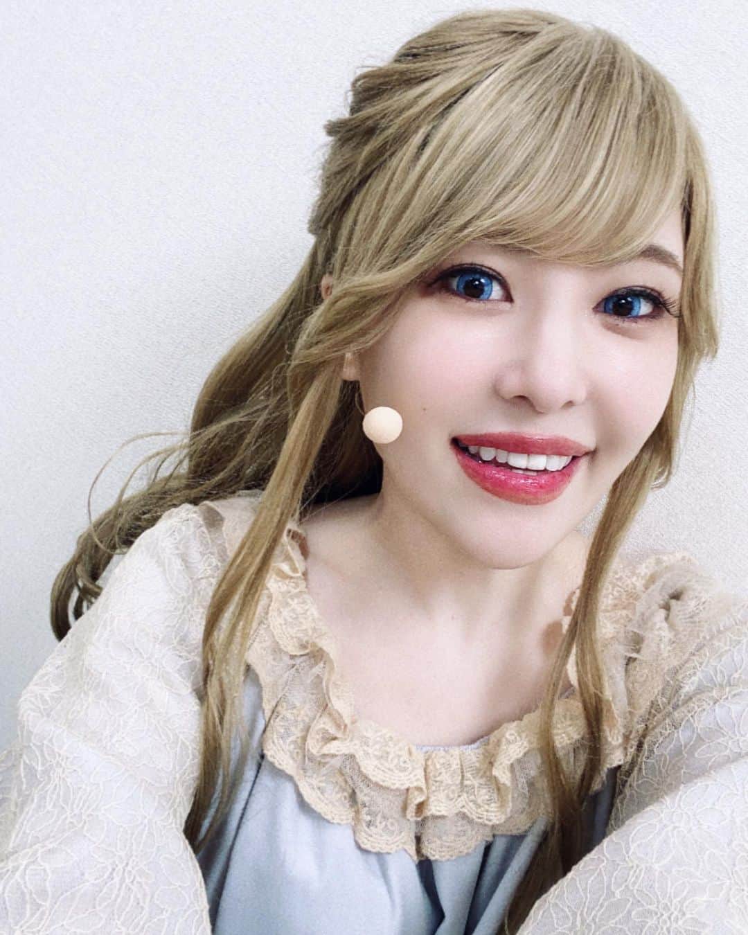 黒崎真音のインスタグラム：「音楽劇『ジェイド・バイン』 . 2日目 . お見送り会もありたのしかったです . 女子楽屋は常にお祭り騒ぎで本当に毎日元気をもらっています . 明日は2公演 . 北千住、theater1010でお待ちしてます #ジェイドバイン」