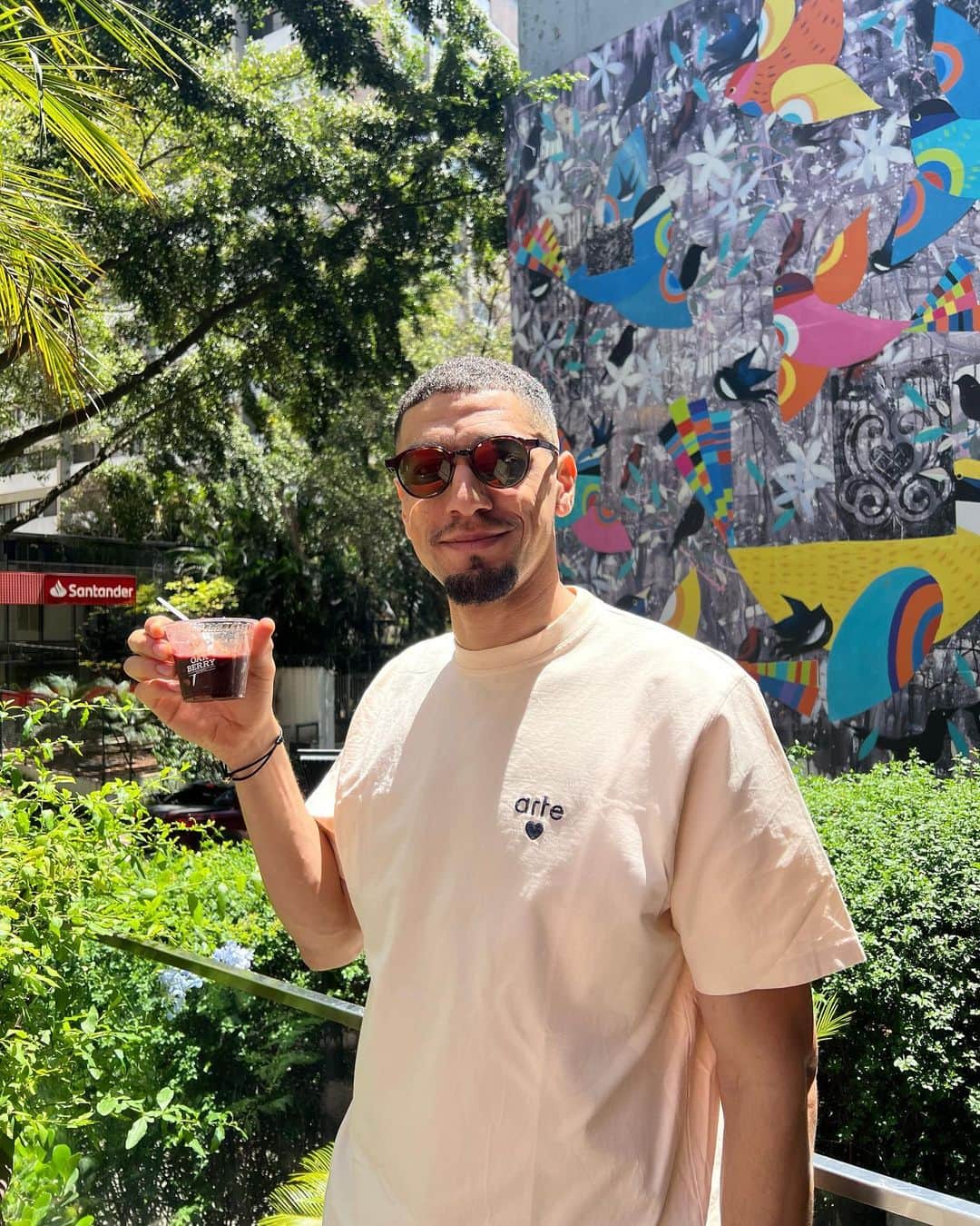 レオン・バログンのインスタグラム：「1 @oakberry a day keeps the bad mood away 😁」