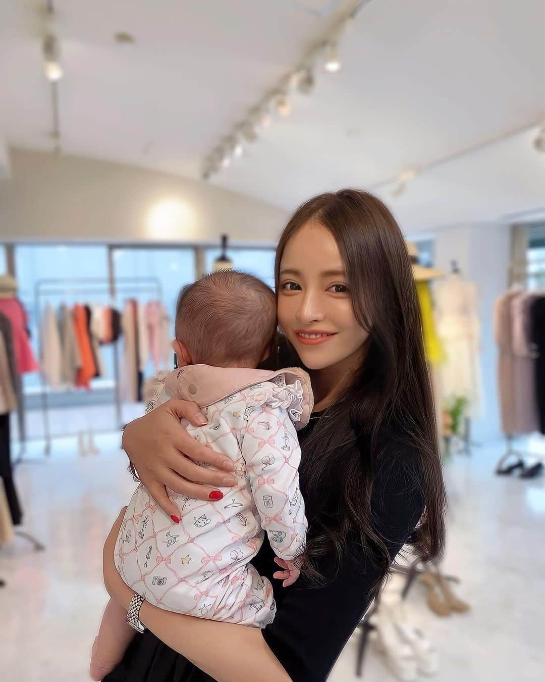 ririのインスタグラム：「ベビぼん🐸💗草 確保ーーー🤣 盗み吉しました🤣🍼💗💗💗  すくすく育ってます👶🧡草  だああいすき😽✌️  #love #happy  #べび吉 #べびぼん」