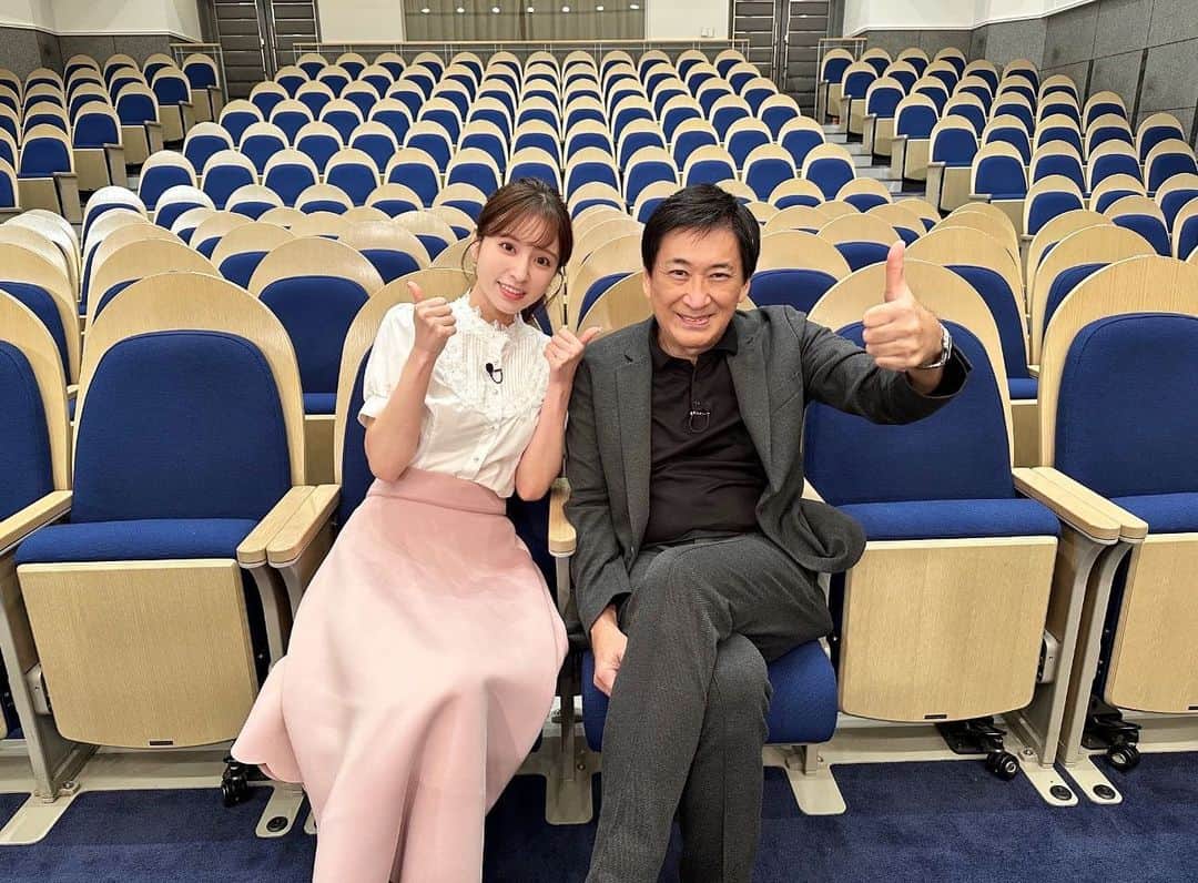 角谷暁子のインスタグラム：「明日(もう本日ですね)土曜日はご覧いただきたい番組がたくさんあります！ まず朝8時半からはBSテレ東でエンターザミュージック🎼放送です〜 深夜0時からはテレ東でにちようチャップリンもぜひぜひご覧くださいませ。」