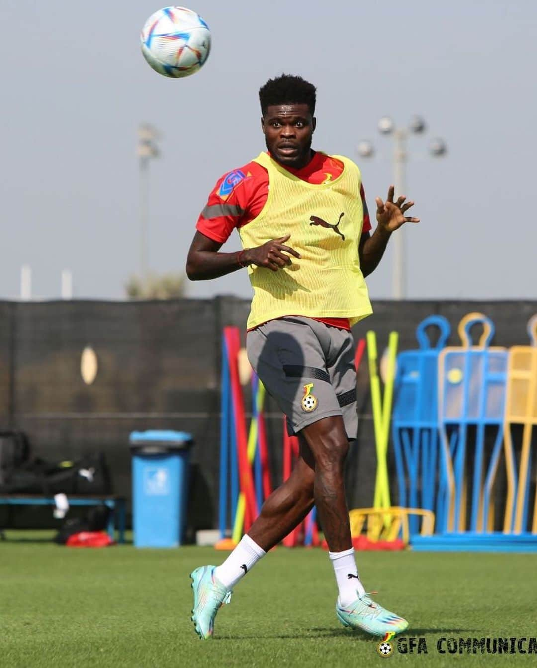 トーマス・パーテイさんのインスタグラム写真 - (トーマス・パーテイInstagram)「Last training before heading to Qatar 🔥  #TP5 #FIFAWorldCup #GodIsGood」11月19日 2時51分 - thomaspartey5