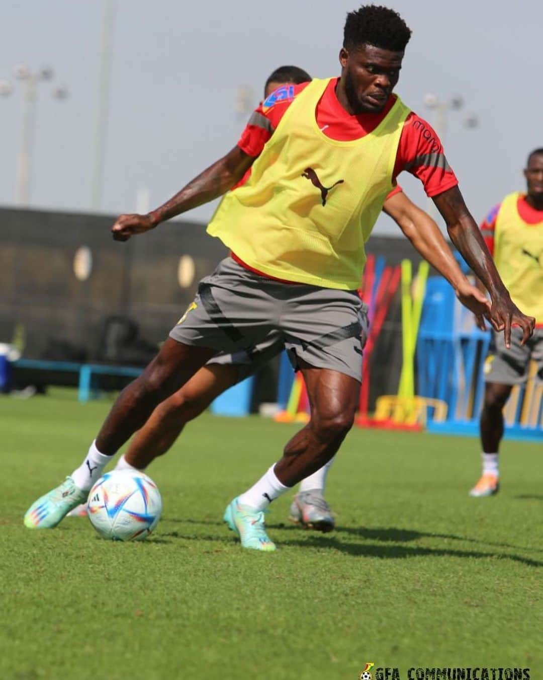 トーマス・パーテイさんのインスタグラム写真 - (トーマス・パーテイInstagram)「Last training before heading to Qatar 🔥  #TP5 #FIFAWorldCup #GodIsGood」11月19日 2時51分 - thomaspartey5