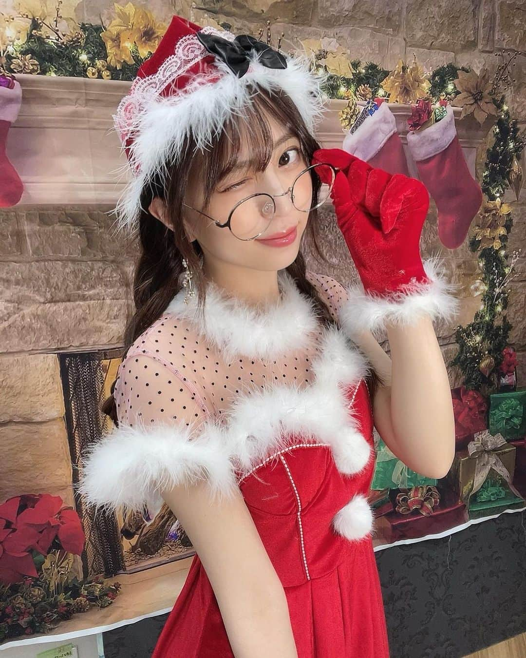 竹内星菜さんのインスタグラム写真 - (竹内星菜Instagram)「おはよう！！ . クリスマスチェキは本日まで！！ .. このクリスマスサンタコスの チェキ販売中(*´ー｀*) 🤶販売開始 11/17(木) 21時〜 🤶販売期間 11/17(木) 21:00 〜 11/19(土)23:59  #自撮り女子  #ゼロイチファミリア #ゼロイチ #japanesegirl #女孩 #소녀 #竹内星菜 #长发 #可爱 #japan #自撮り界隈 #グラビア #彼女感 #photo #女子 #followme #サンタコス #サンタコスプレ」11月19日 6時27分 - seina0227